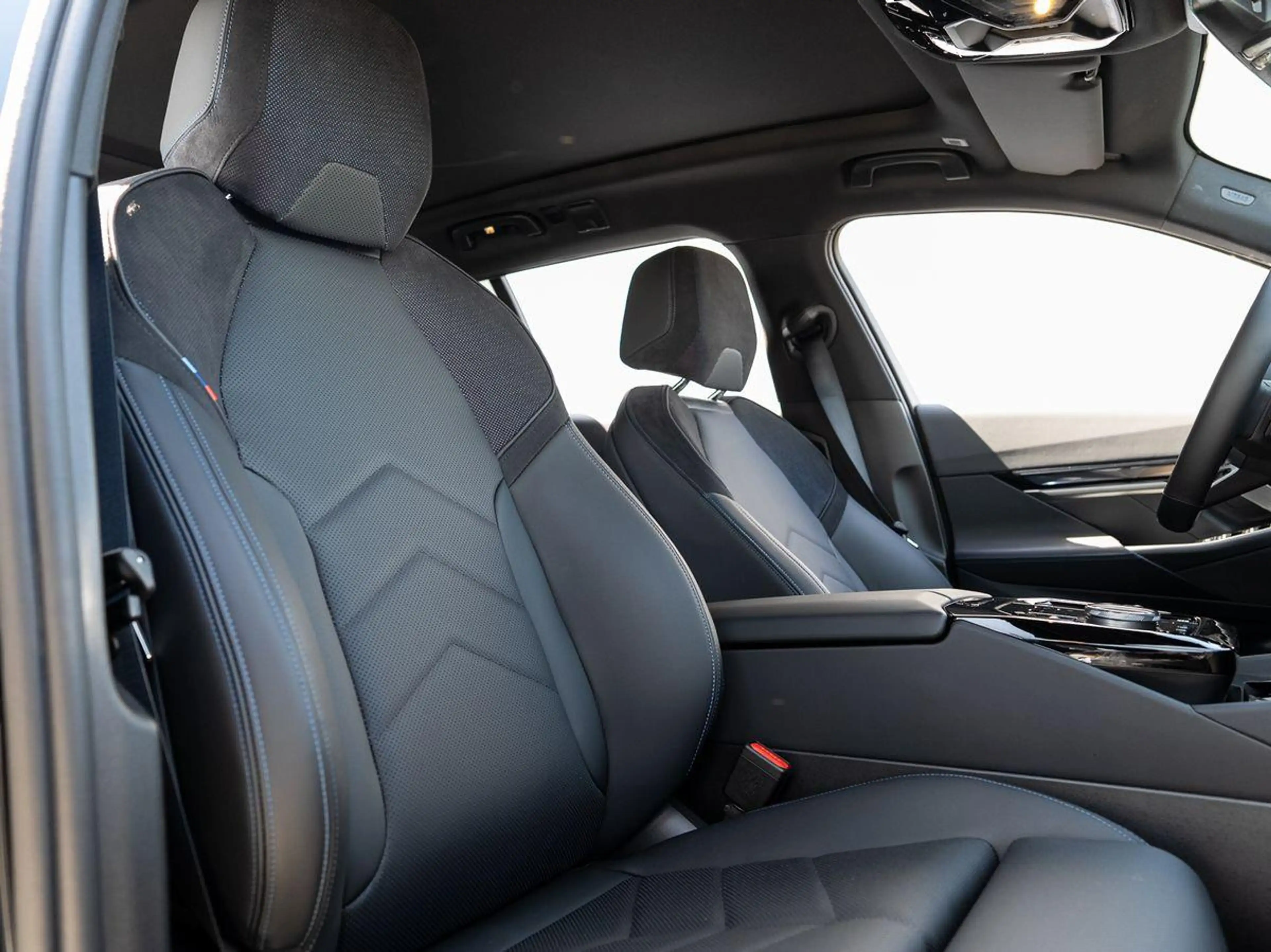 BMW 520 d xDrive Tour M-Sport AHK PANO KoZg SLüft H&K — photo 14