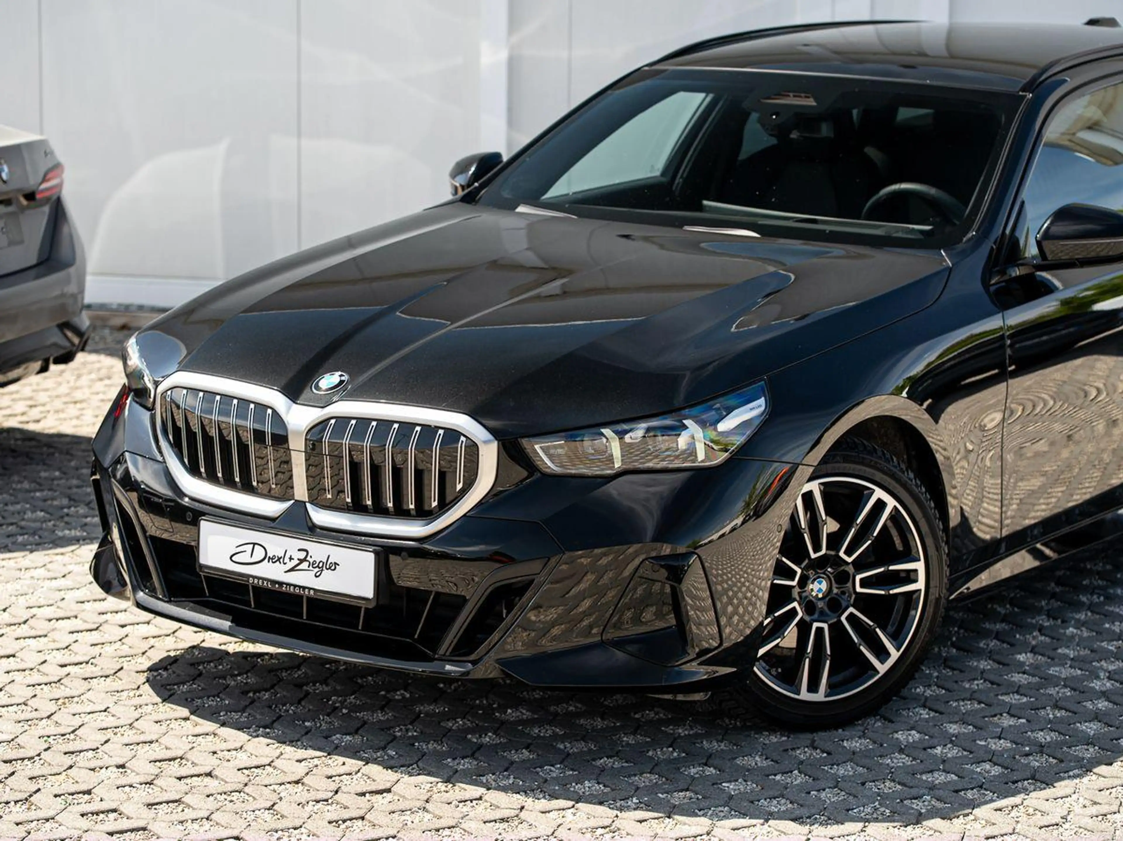 BMW 520 d xDrive Tour M-Sport AHK PANO KoZg SLüft H&K — photo 5