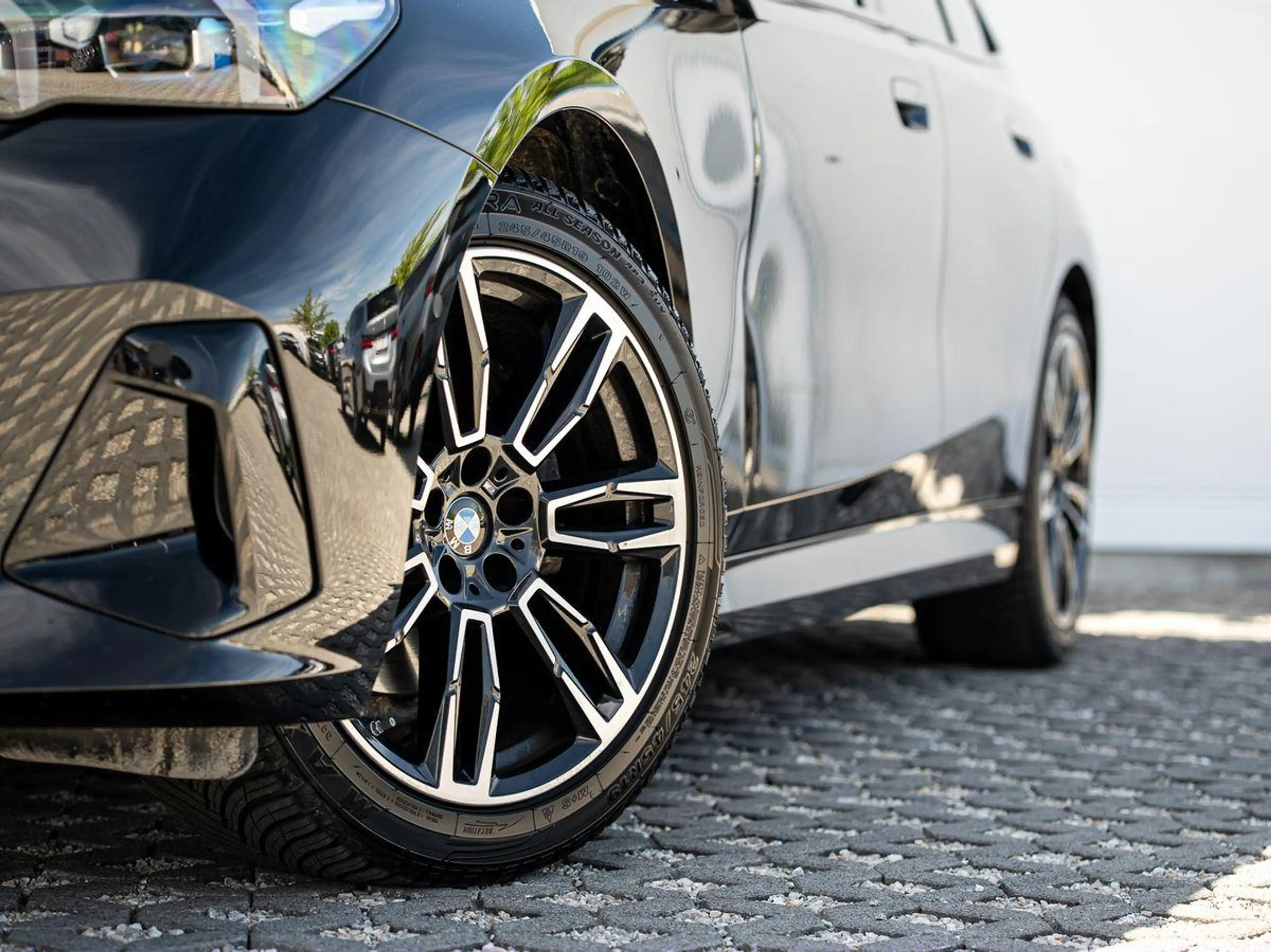 BMW 520 d xDrive Tour M-Sport AHK PANO KoZg SLüft H&K — photo 6