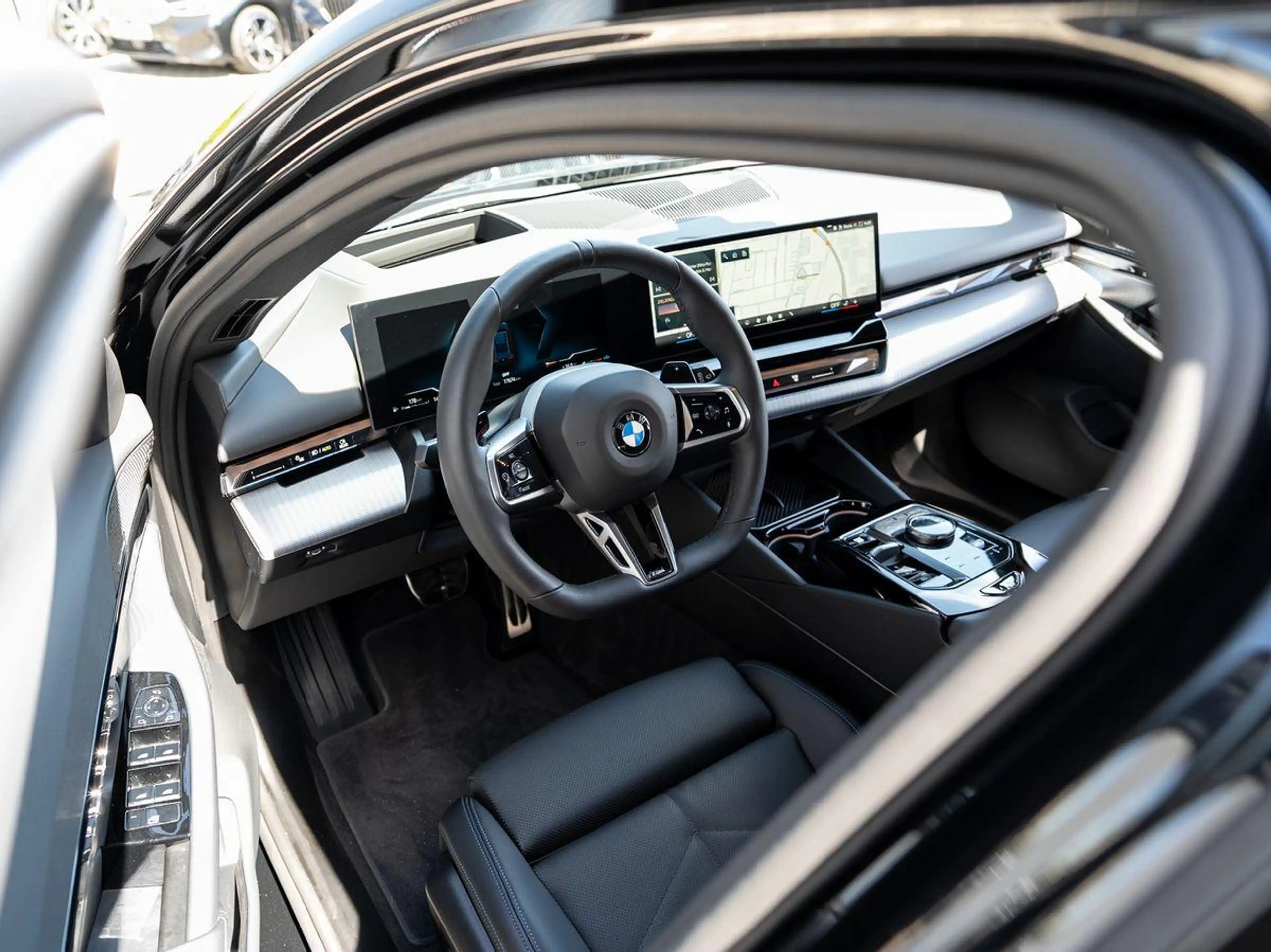 BMW 520 d xDrive Tour M-Sport AHK PANO KoZg SLüft H&K — photo 9