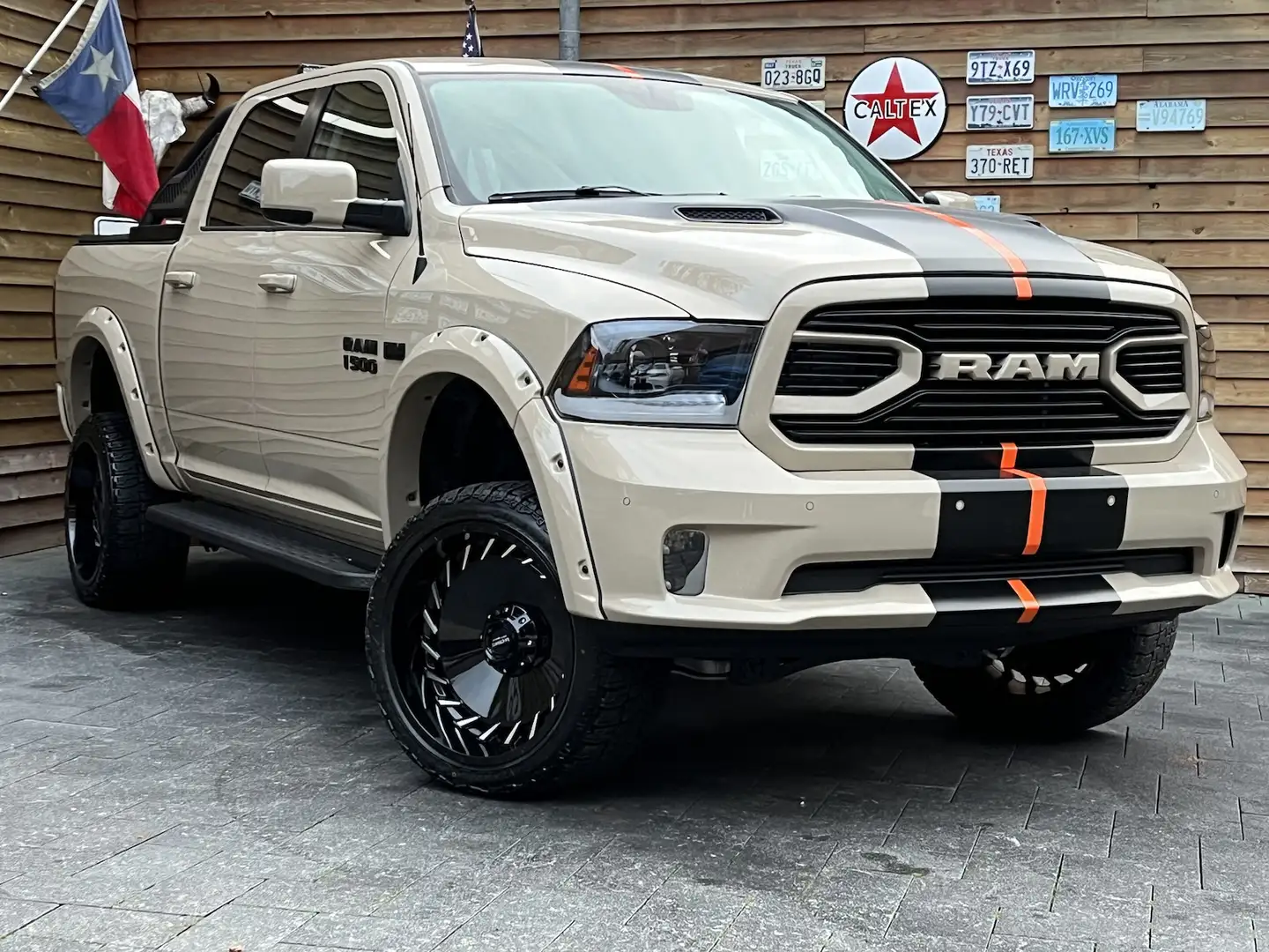 Dodge RAM 1500 Laramie 5.7L LPG 4´´ Lift LaChanti 22´´ Beige - 2