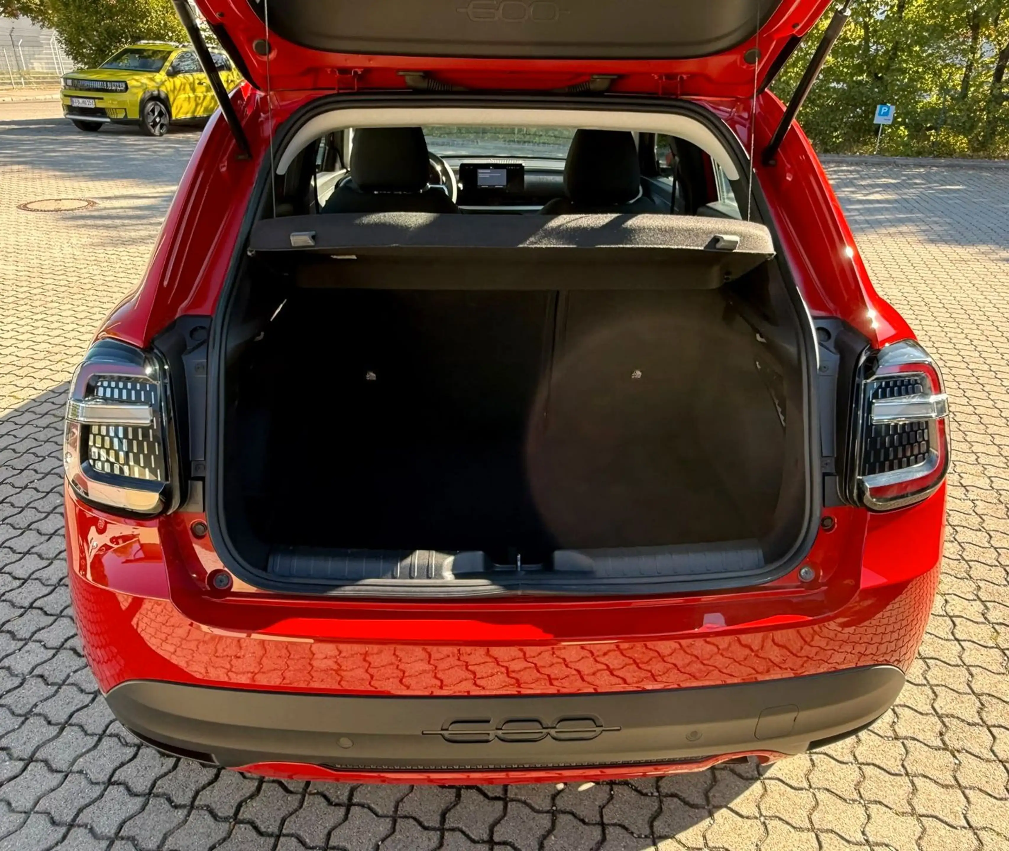 Fiat 600 Hybrid 125-Jahre-Edition — photo 12
