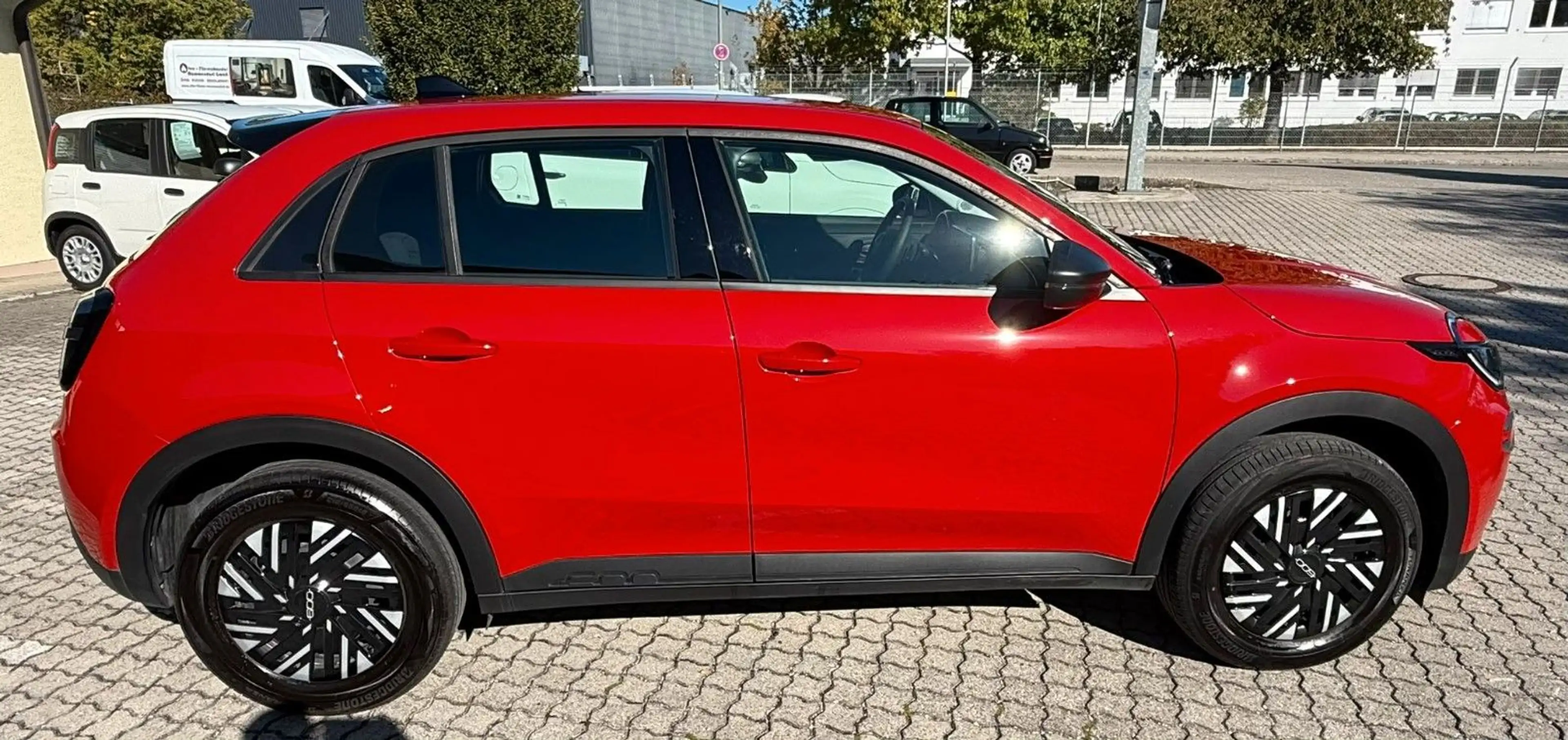 Fiat 600 Hybrid 125-Jahre-Edition — photo 8