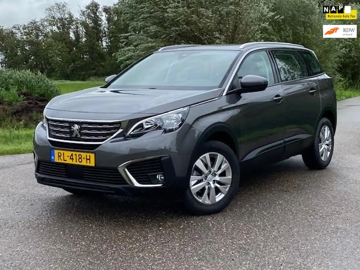 Peugeot 5008 1.2 PureTech Blue Lease Executive 7PS Navigatie Ai Gris - 1