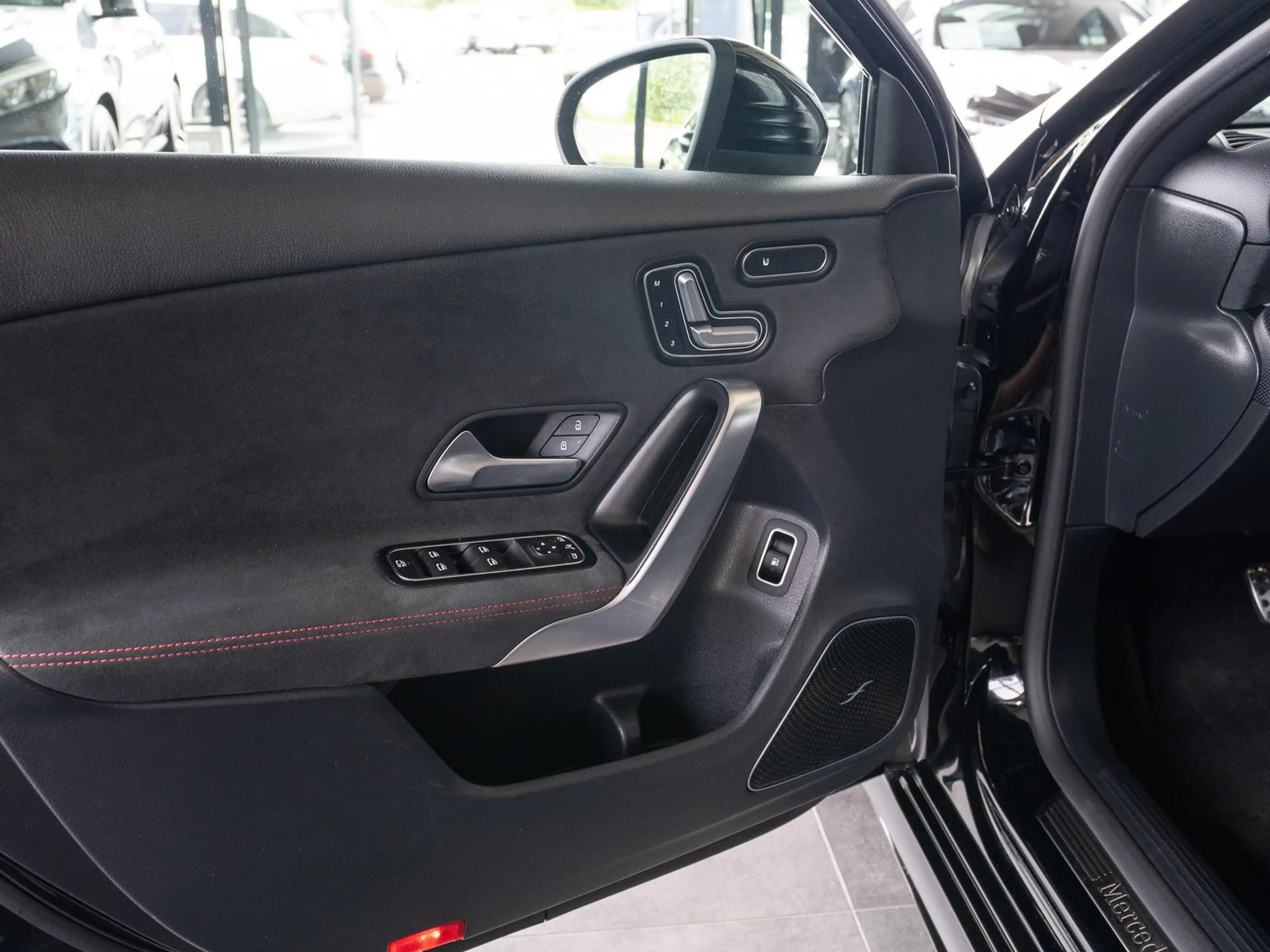 Mercedes-Benz A 250 e — photo 11