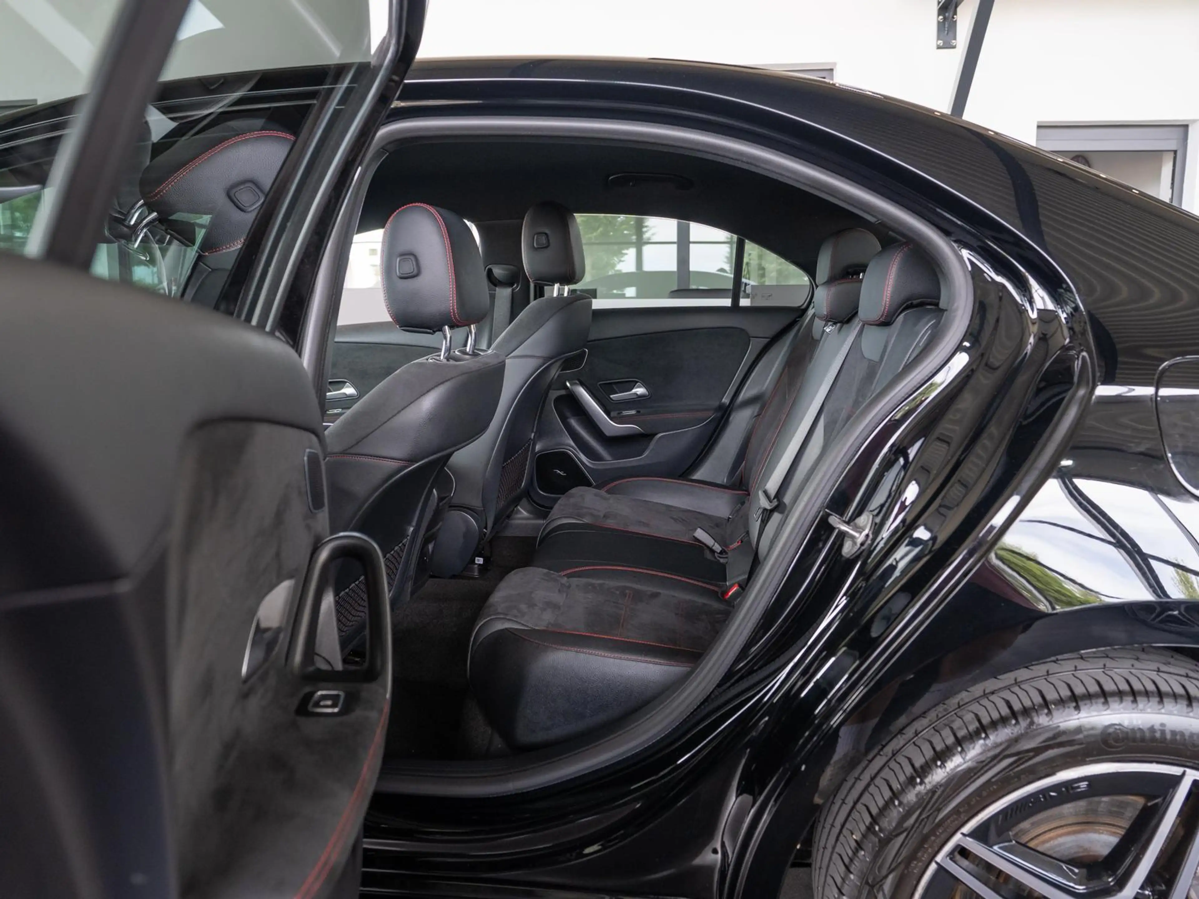 Mercedes-Benz A 250 e — photo 10