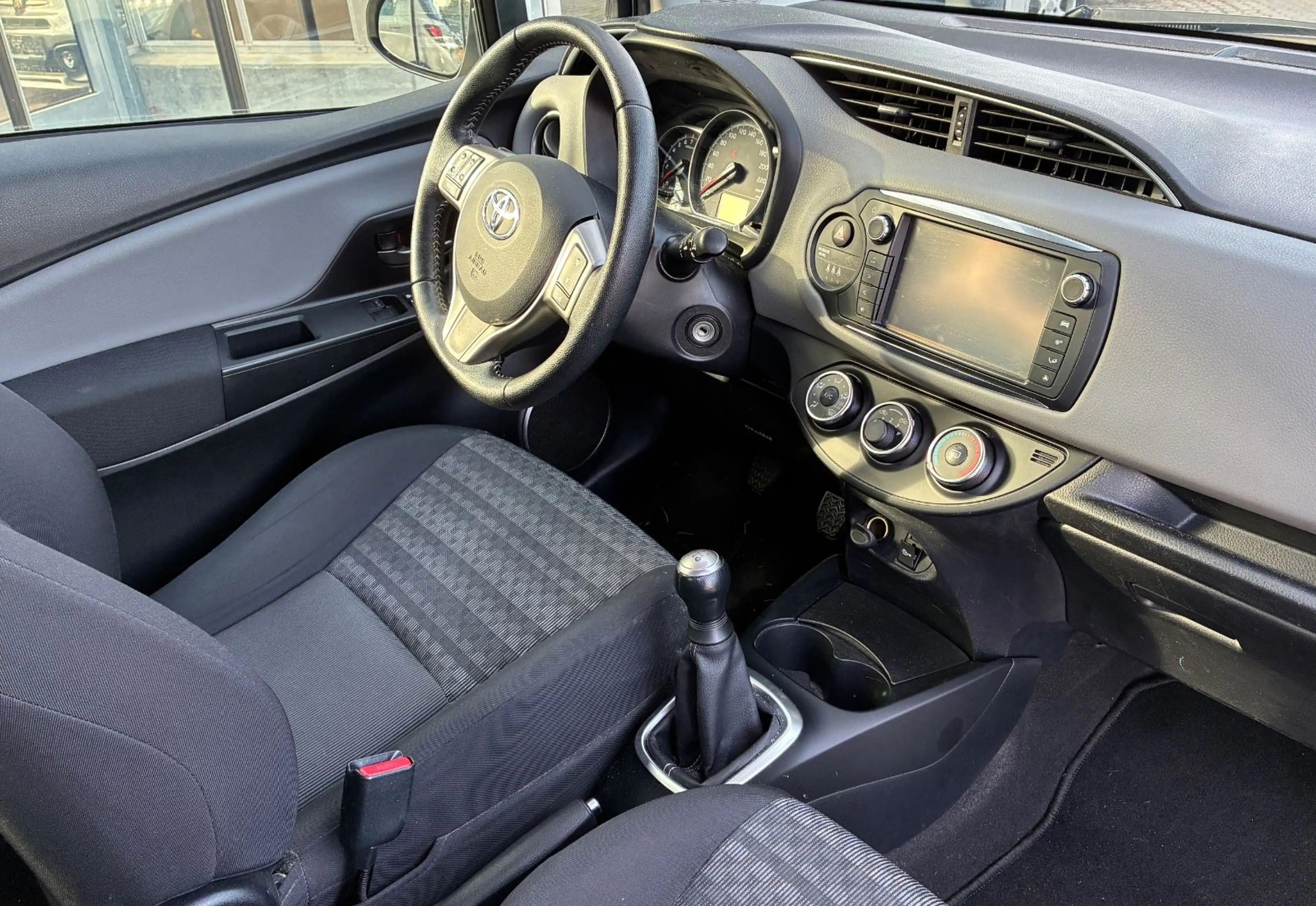 Toyota Yaris Edition-S 5-türig Klima Kamera 15" Alu — photo 14
