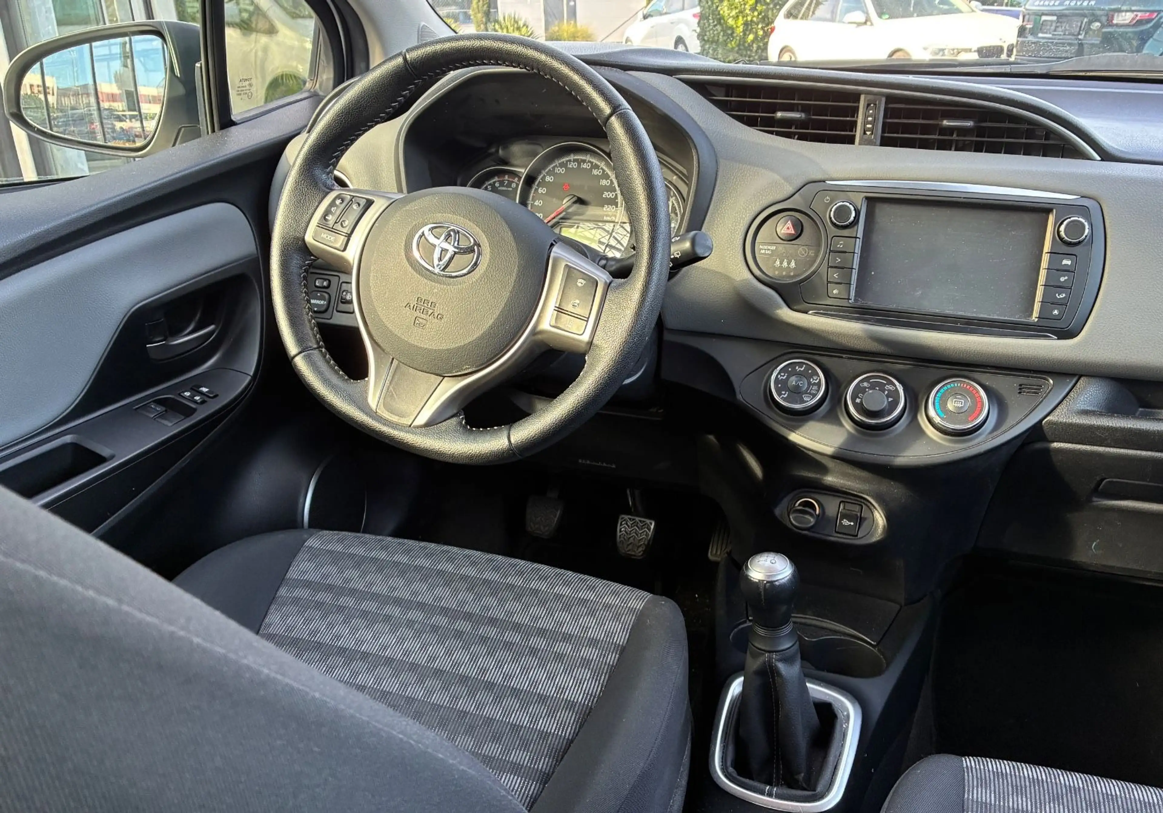 Toyota Yaris Edition-S 5-türig Klima Kamera 15" Alu — photo 6