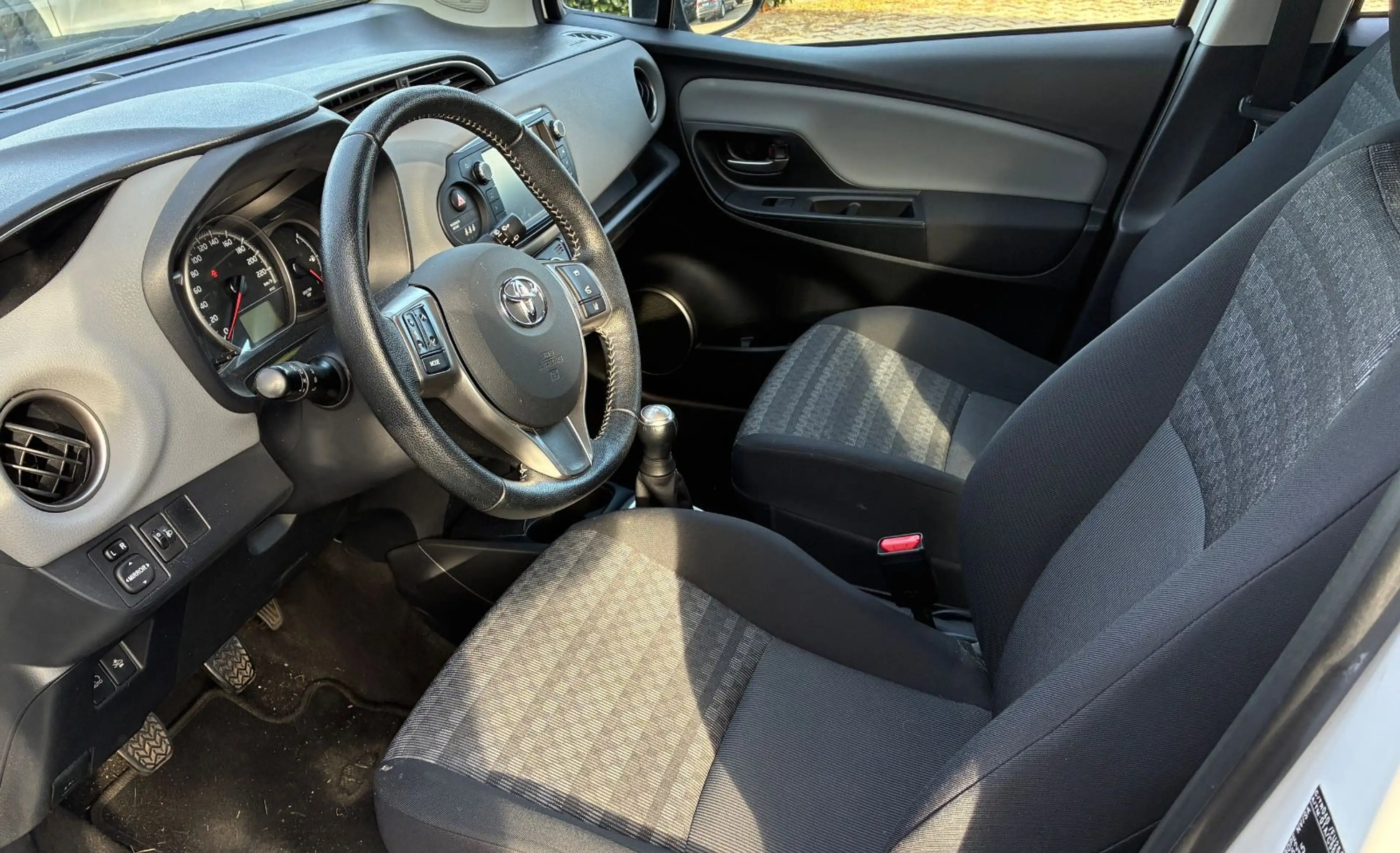 Toyota Yaris Edition-S 5-türig Klima Kamera 15" Alu — photo 15