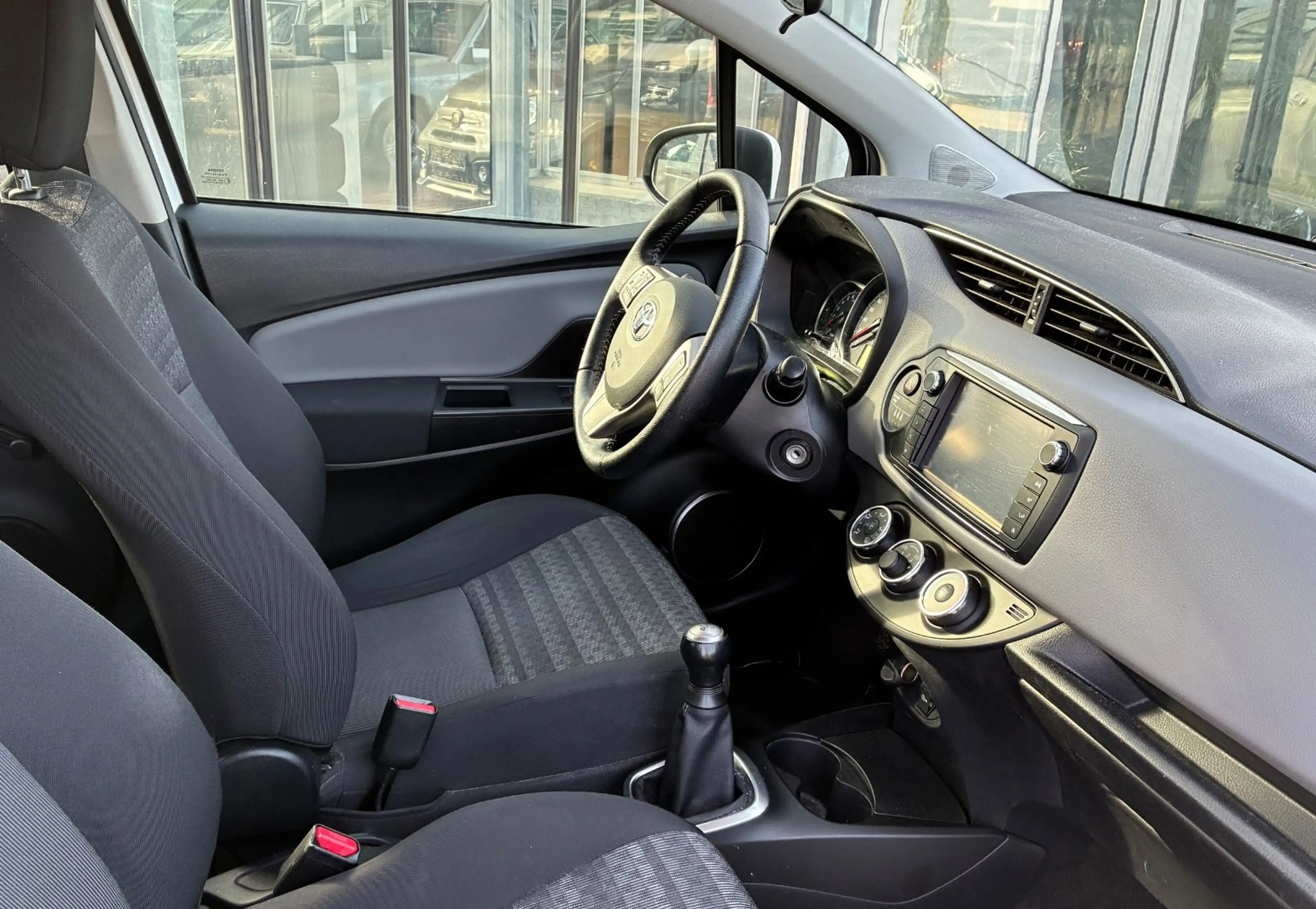 Toyota Yaris Edition-S 5-türig Klima Kamera 15" Alu — photo 7