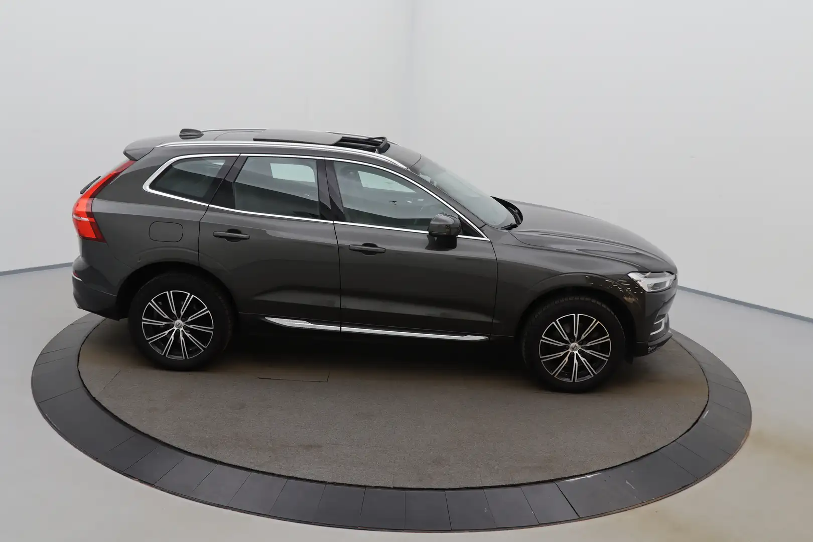 Volvo XC60 2.0 D4 Inscription Geartr. LEDER/CUIR LED GPS PDC Grijs - 2