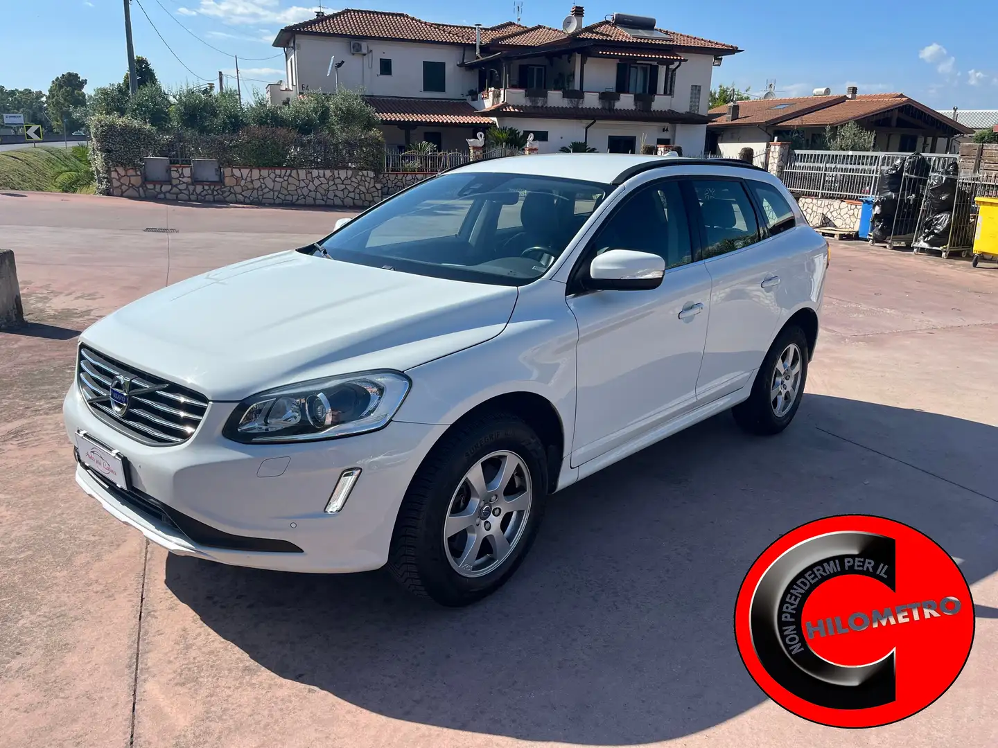 Volvo XC60 XC60 2.4 d4 Momentum awd 181cv geartronic Blanco - 1