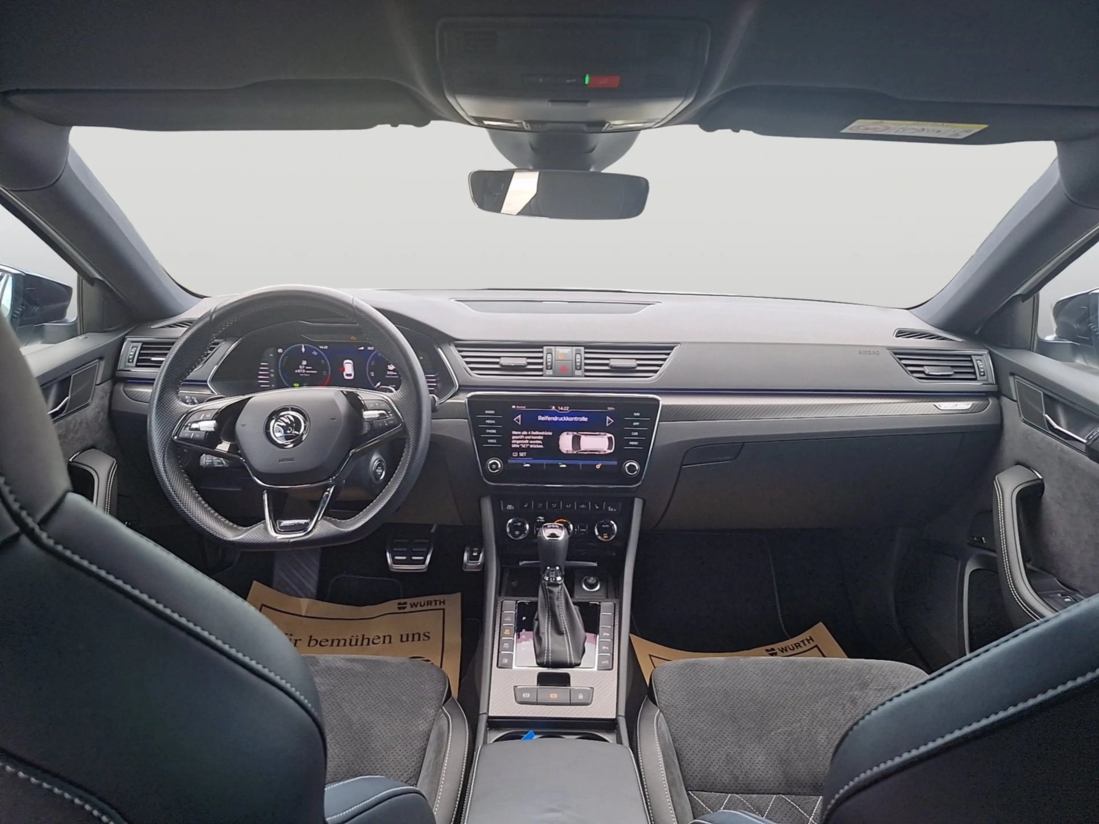 Skoda Superb iV SPORTLINE DSG — photo 11
