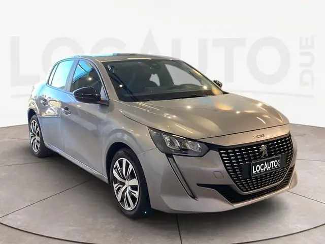 Peugeot 208 view 3