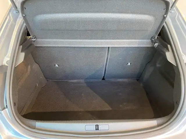 Peugeot 208 view 9