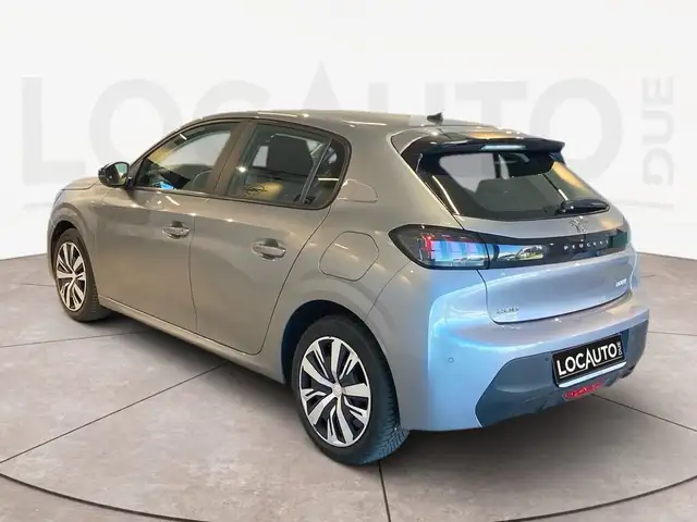 Peugeot 208 view 5