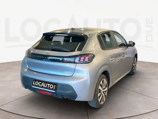Peugeot 208 view 4