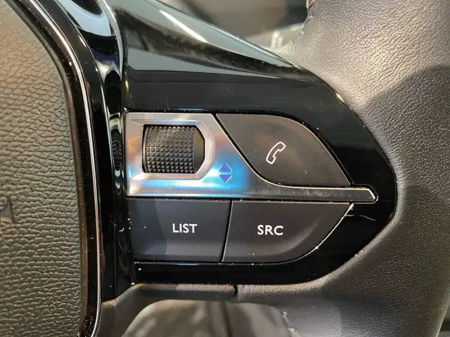Peugeot 208 view 13