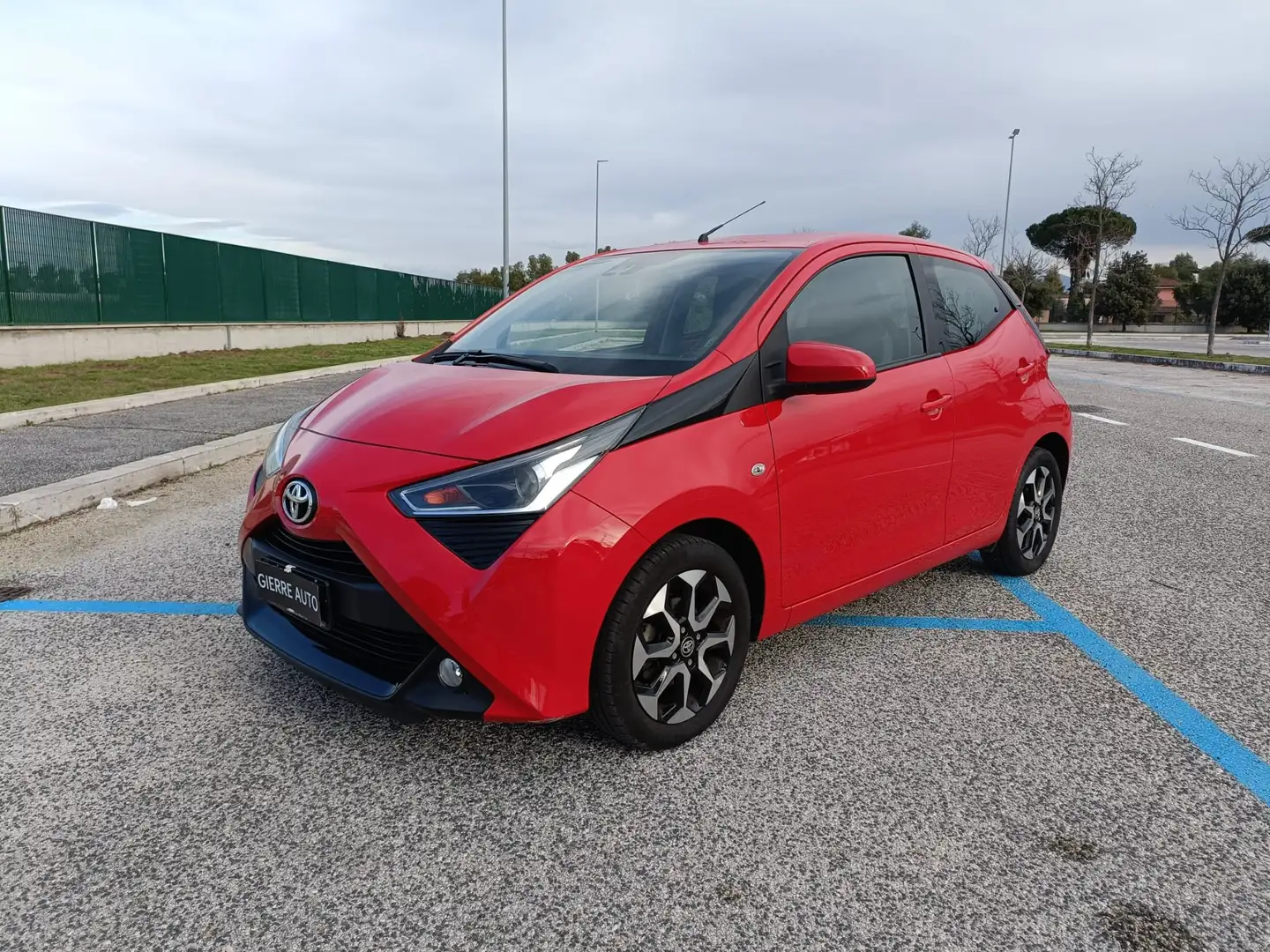 Toyota Aygo 5p 1.0 x-play m-mt 72cv Rosso - 1
