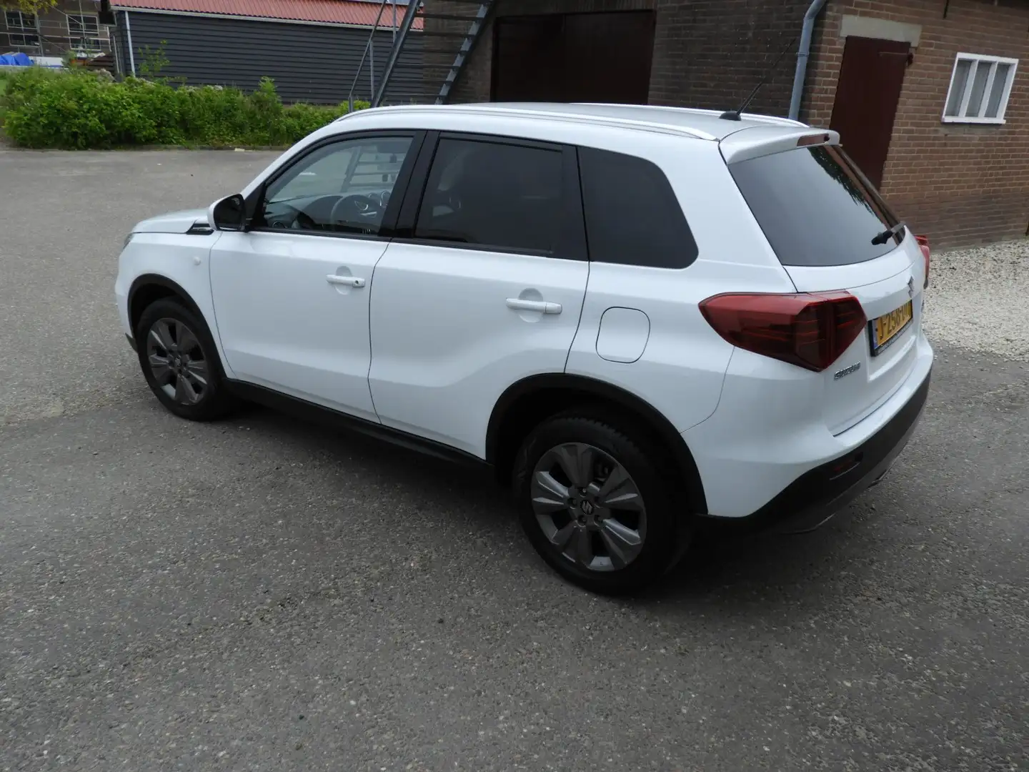 Suzuki Vitara 1.0 B.jet Select Fehér - 2