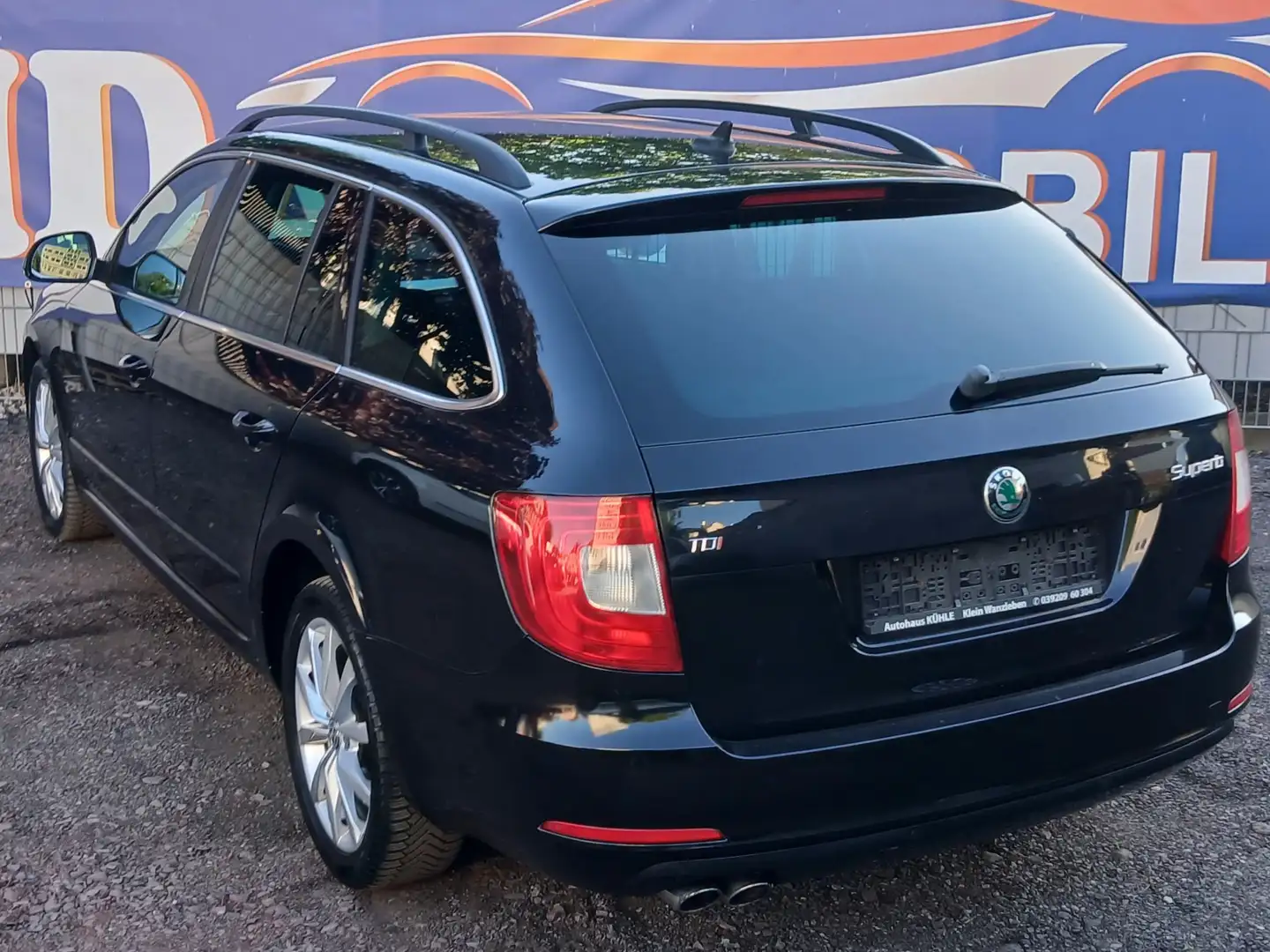 Skoda Superb 2,0 TDI Exclusive *DSG*NAVI*1.HAND*HU/TÜV NEU* Black - 2