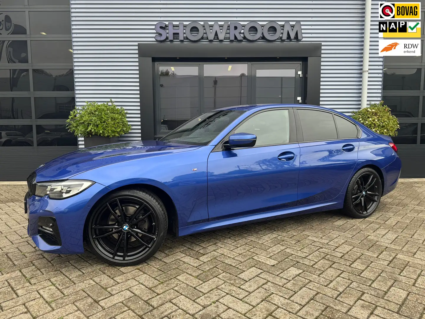 BMW 320 3-serie 320i xDrive High Executive Edition M Pakke Blauw - 1