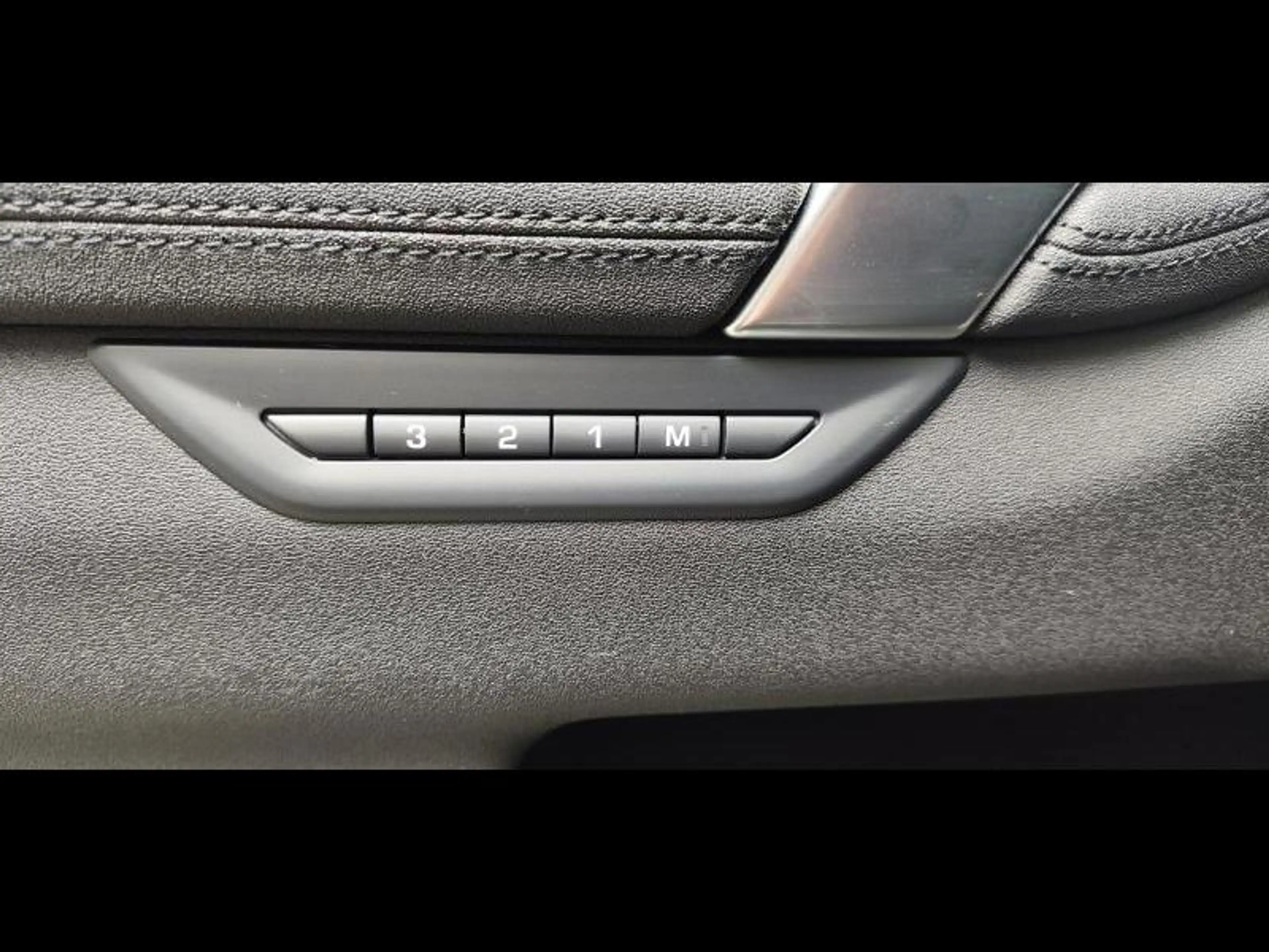Land Rover Discovery Sport P270e AWD Auto S — photo 11