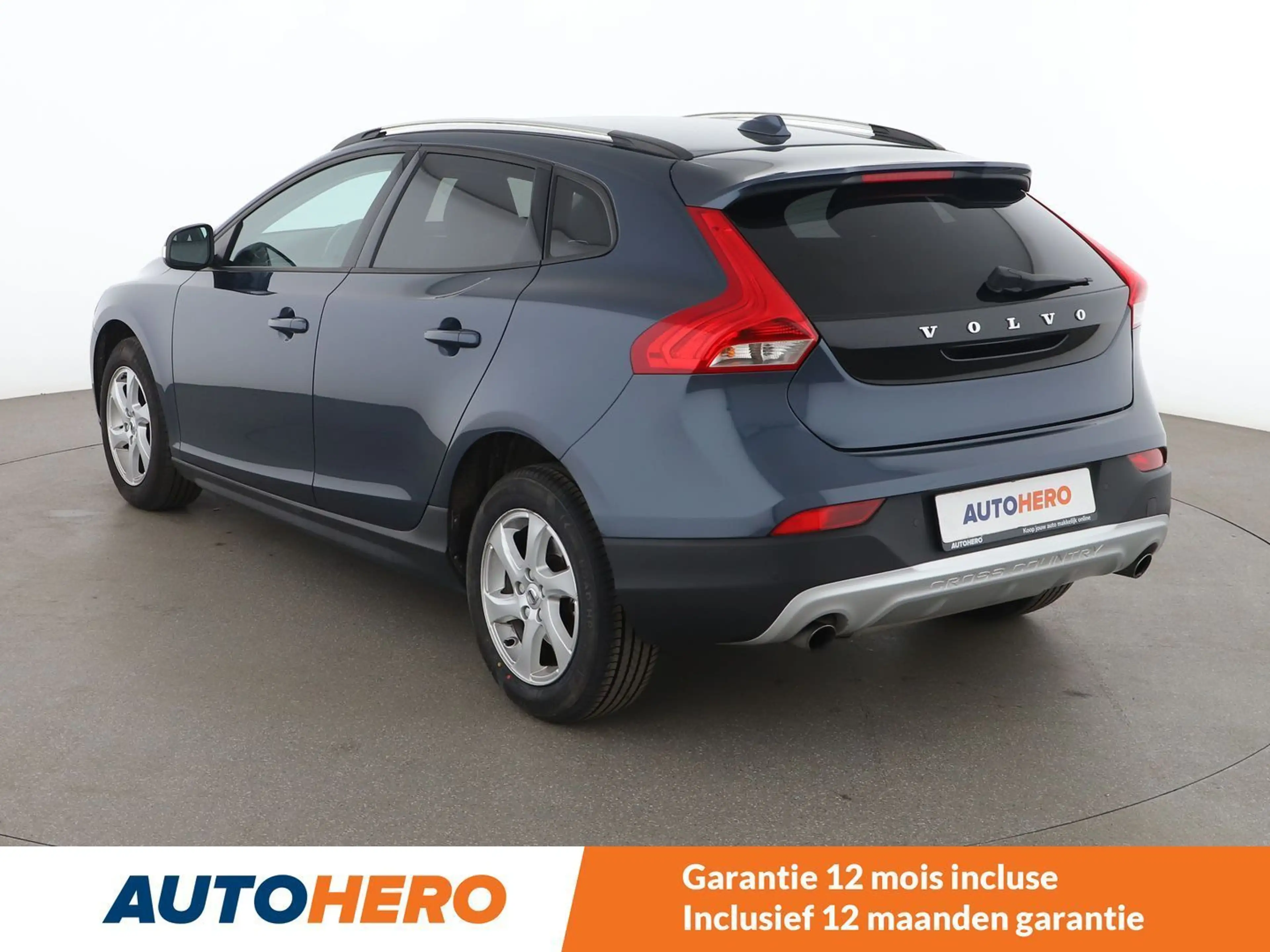 Volvo V40 Cross Country 2.0 T3 — photo 4