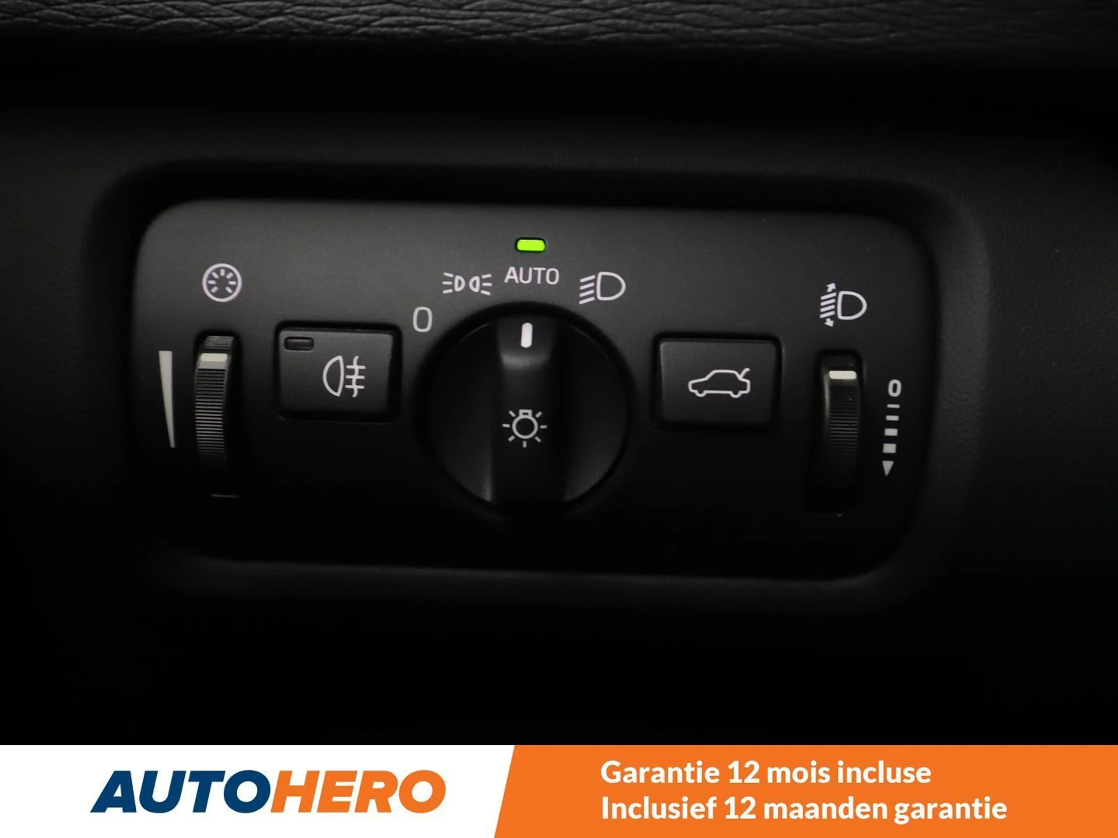 Volvo V40 Cross Country 2.0 T3 — photo 11