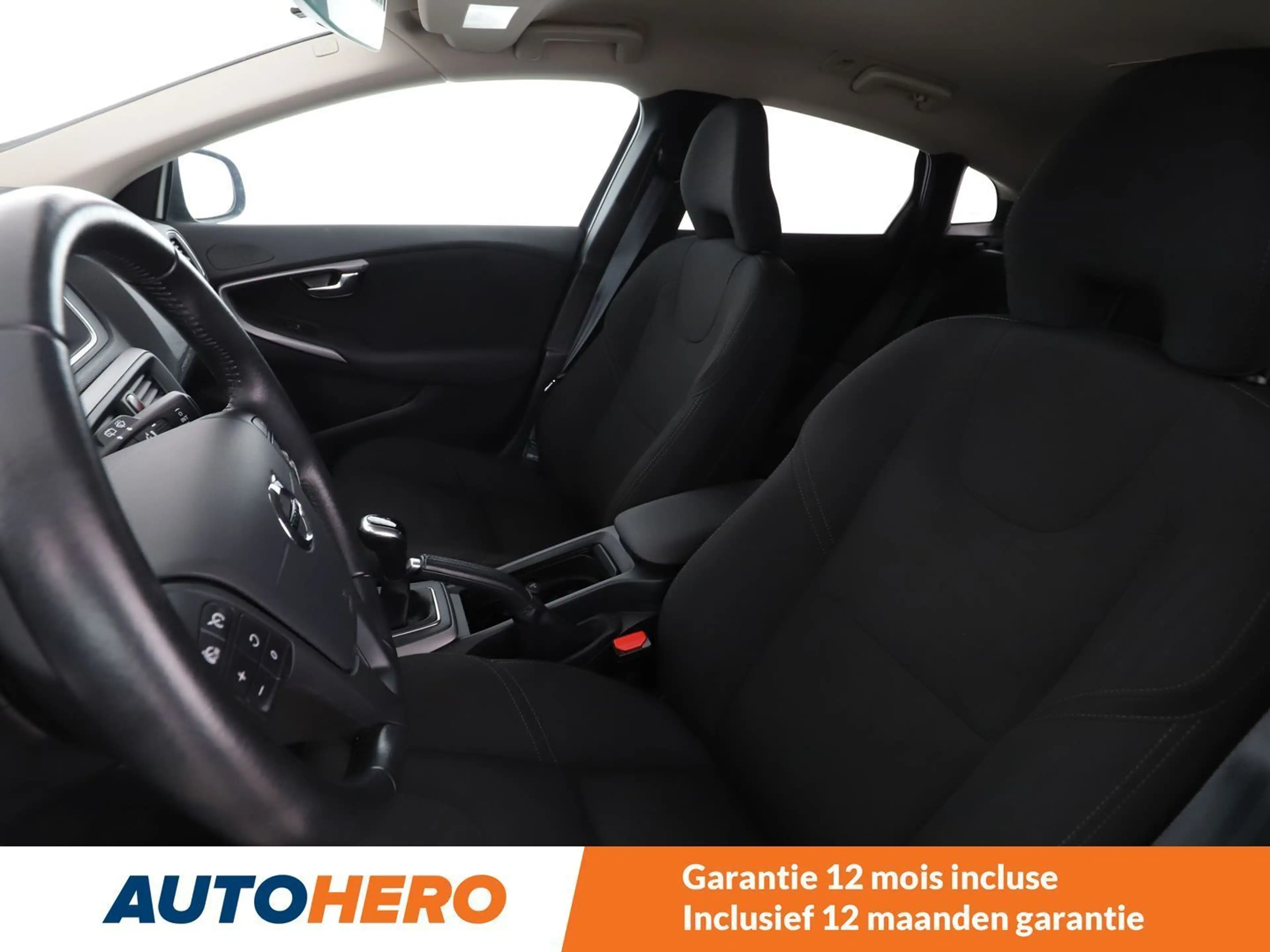 Volvo V40 Cross Country 2.0 T3 — photo 14