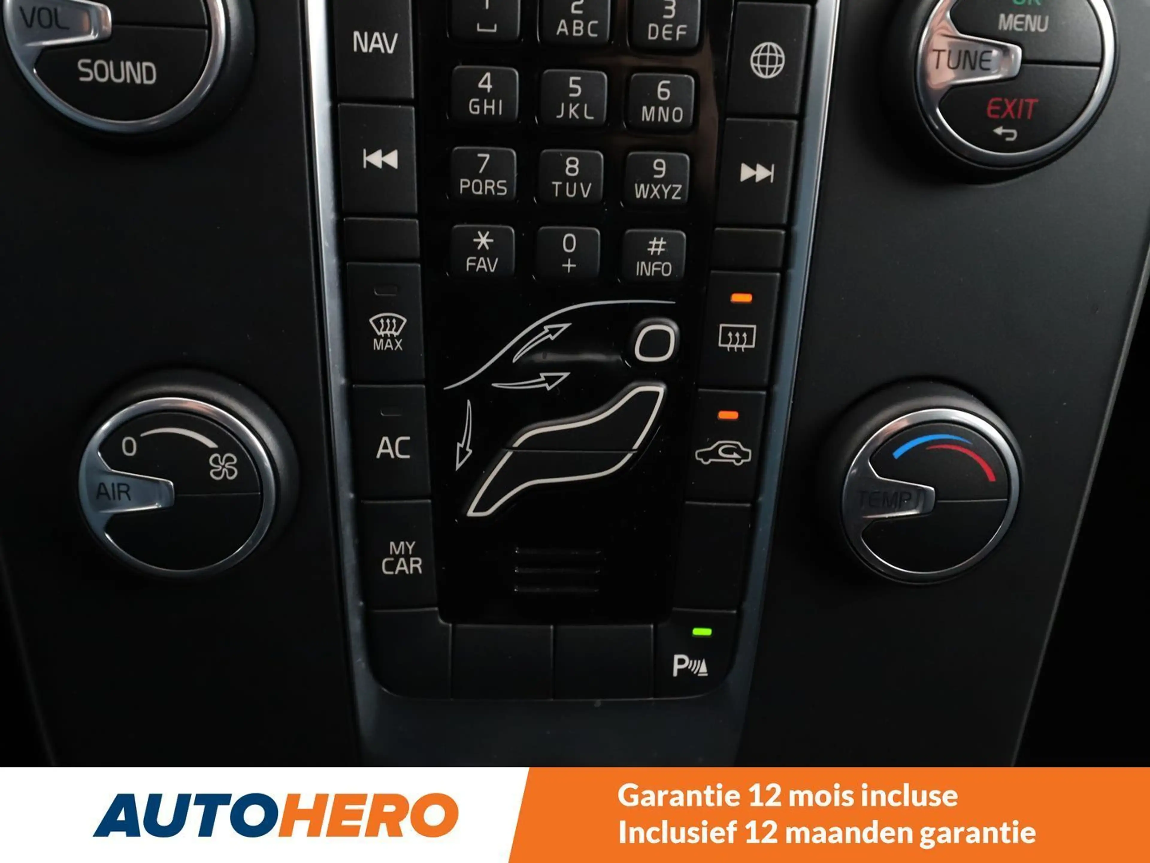 Volvo V40 Cross Country 2.0 T3 — photo 10