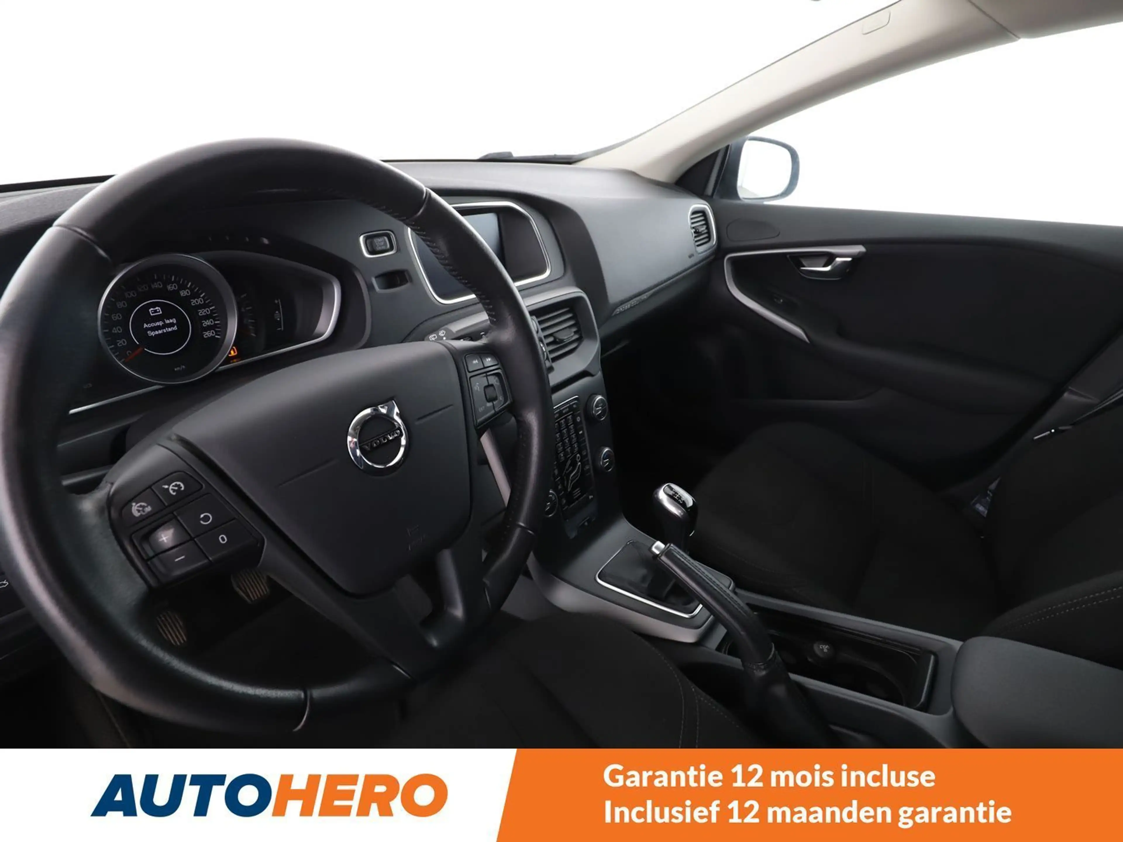 Volvo V40 Cross Country 2.0 T3 — photo 15