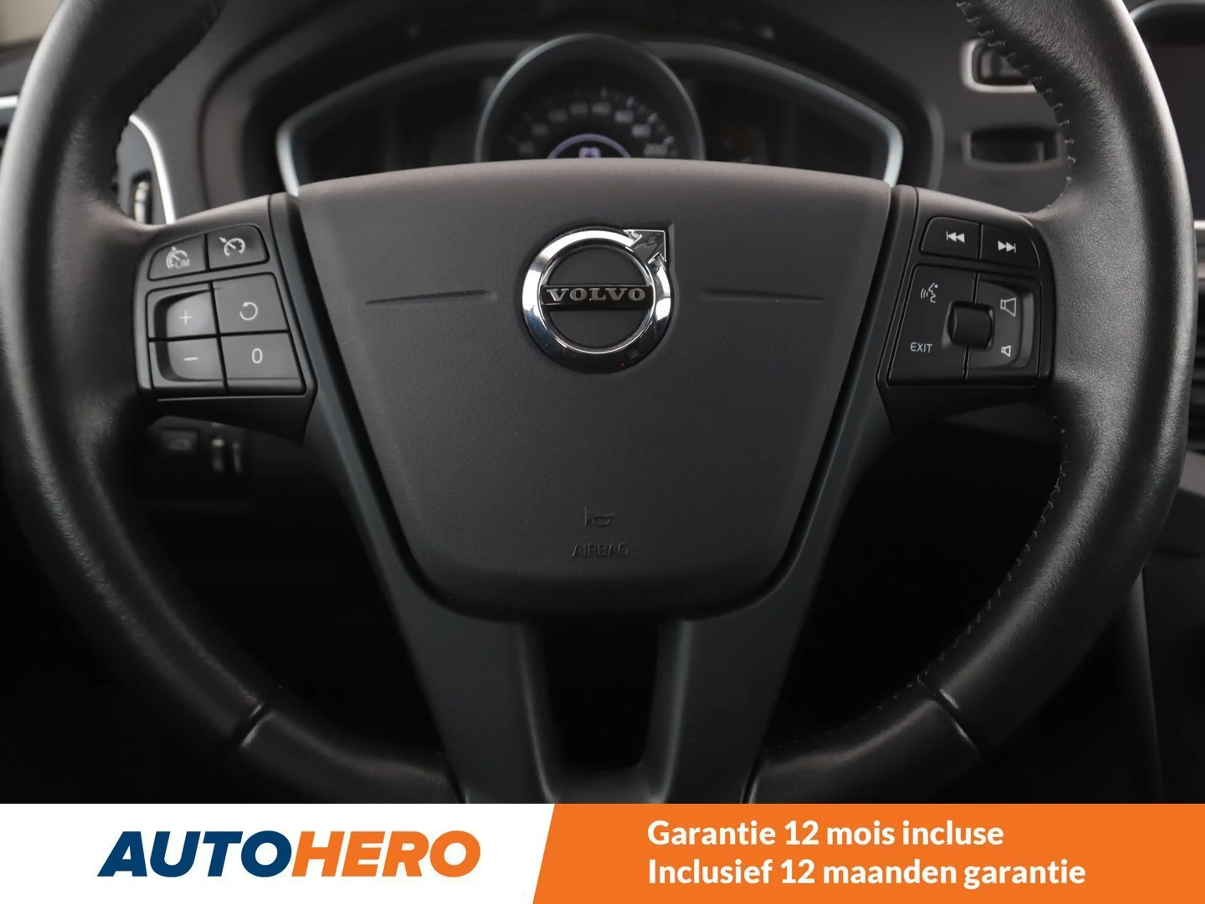Volvo V40 Cross Country 2.0 T3 — photo 5