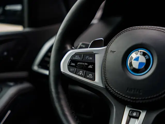 BMW X5 view 11