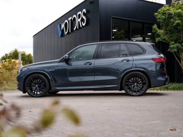 BMW X5 view 3