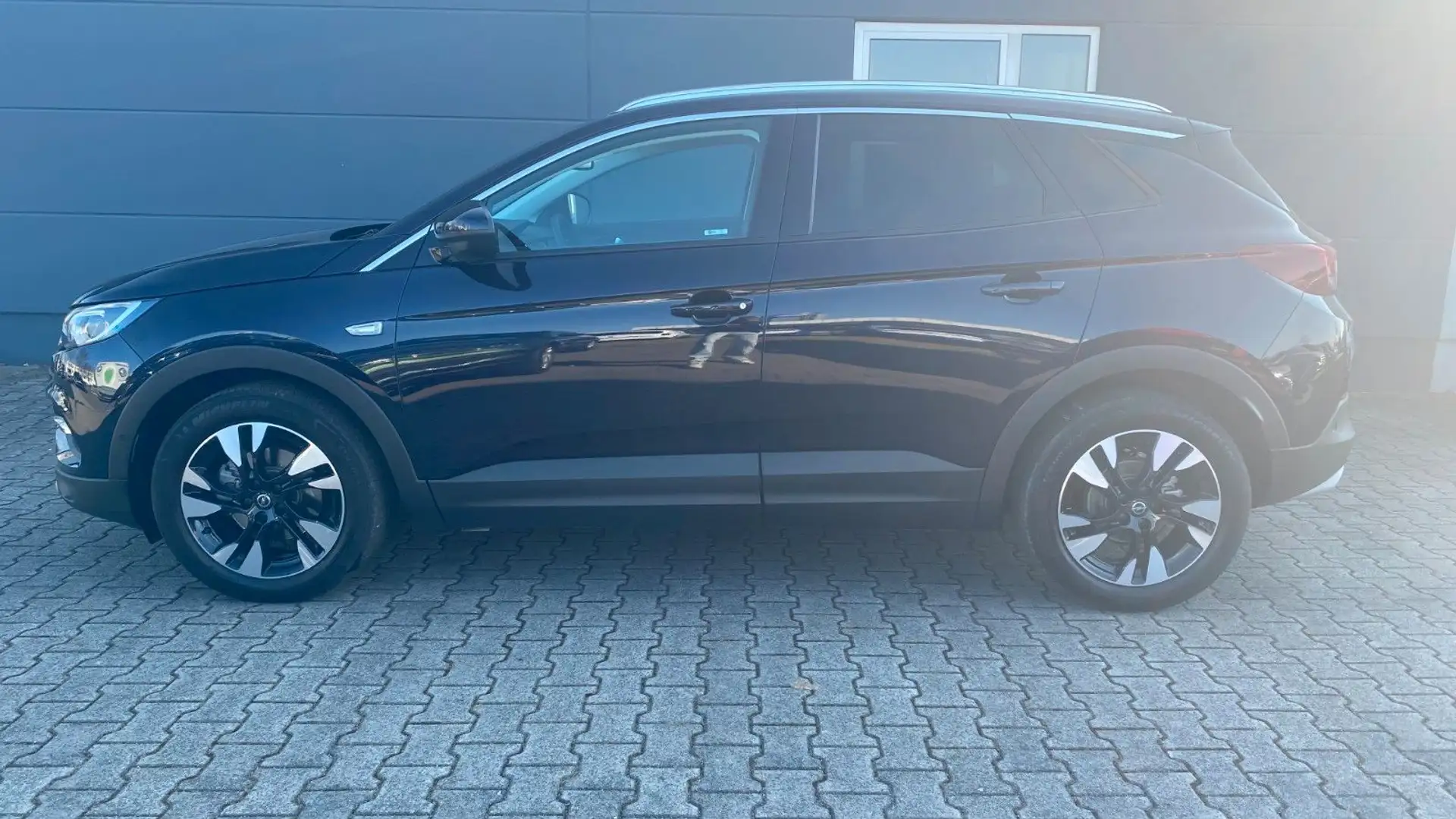 Opel Grandland 1.2l Turbo LEDER, 360°, LED, SHZ, NAVI Violet - 2