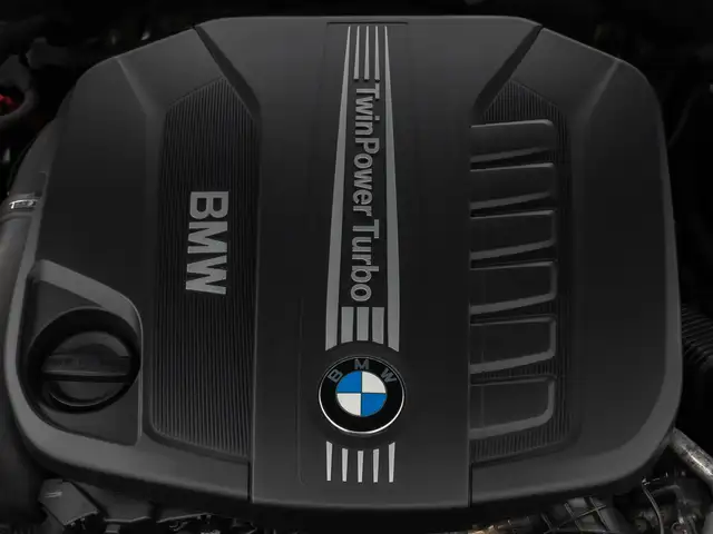 BMW 7 Series view 17