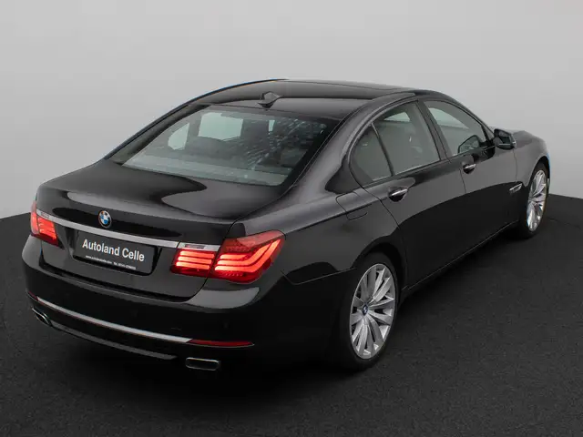BMW 7 Series view 7