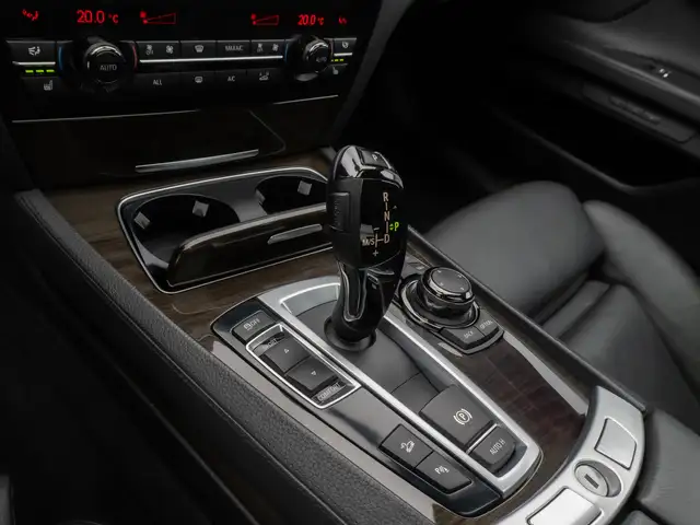 BMW 7 Series view 21