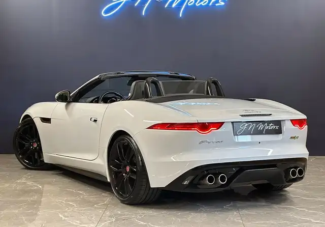 Jaguar F-Type view 4