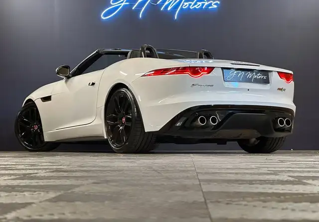 Jaguar F-Type view 5