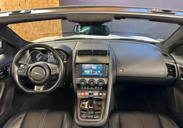Jaguar F-Type view 12