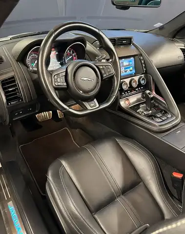 Jaguar F-Type view 10