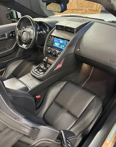 Jaguar F-Type view 14