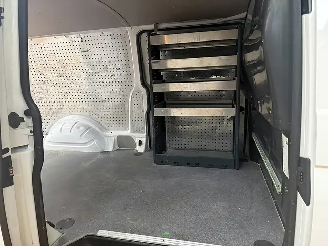 Volkswagen Transporter view 8