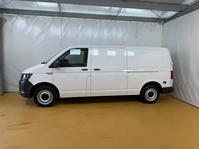 Volkswagen Transporter view 3