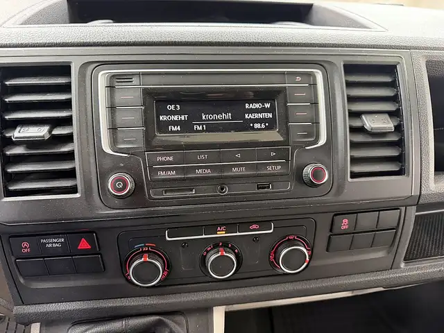 Volkswagen Transporter view 14