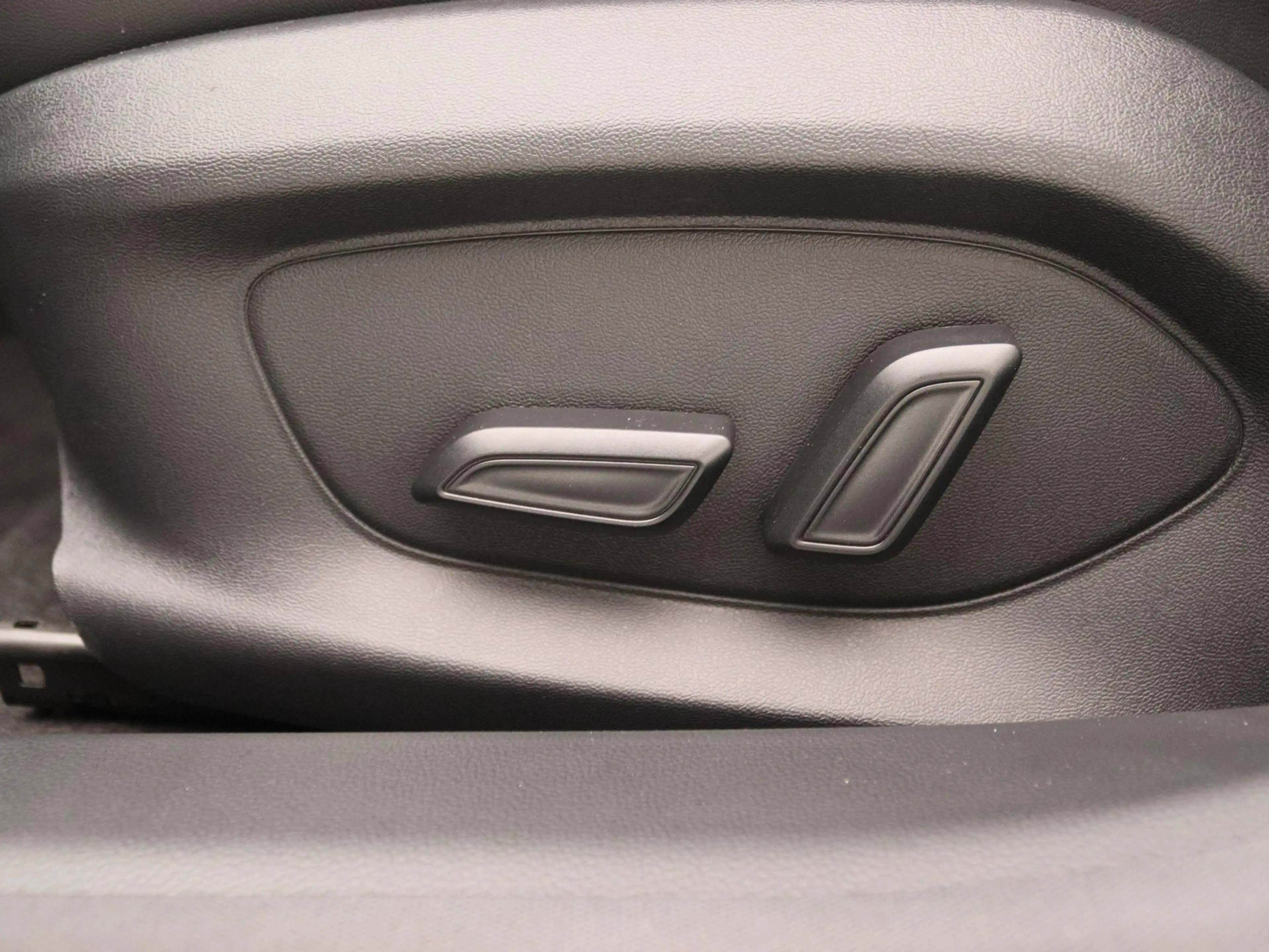 MG MG4 XPOWER 64kWh AWD — photo 12
