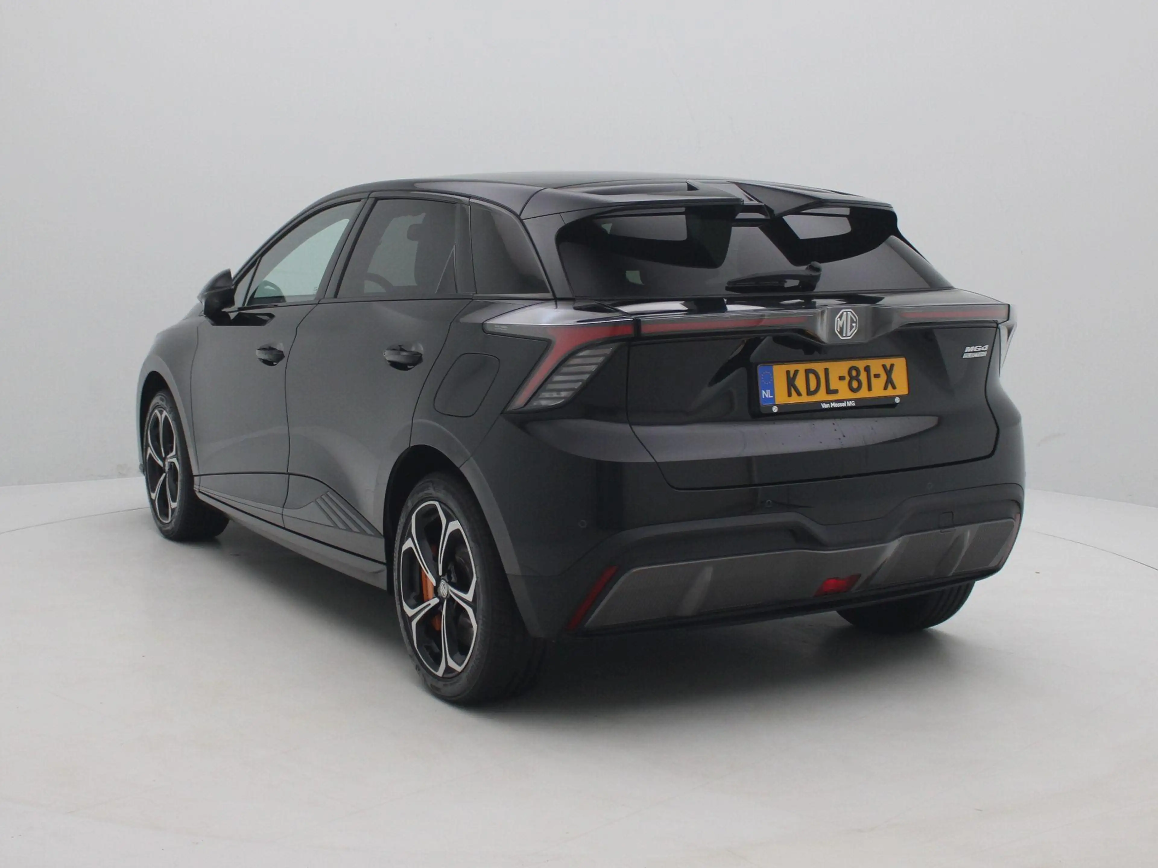 MG MG4 XPOWER 64kWh AWD — photo 2