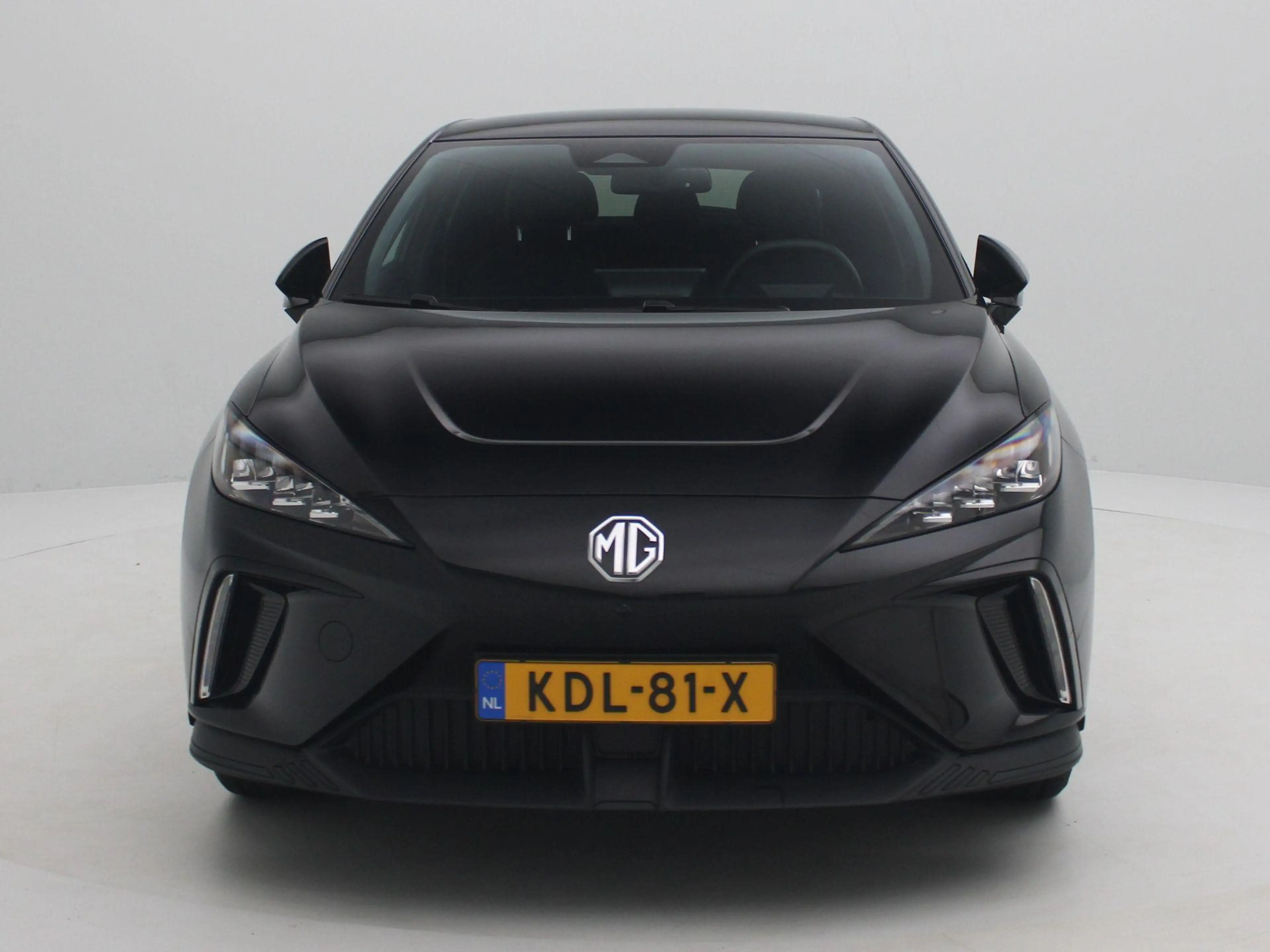 MG MG4 XPOWER 64kWh AWD — photo 3